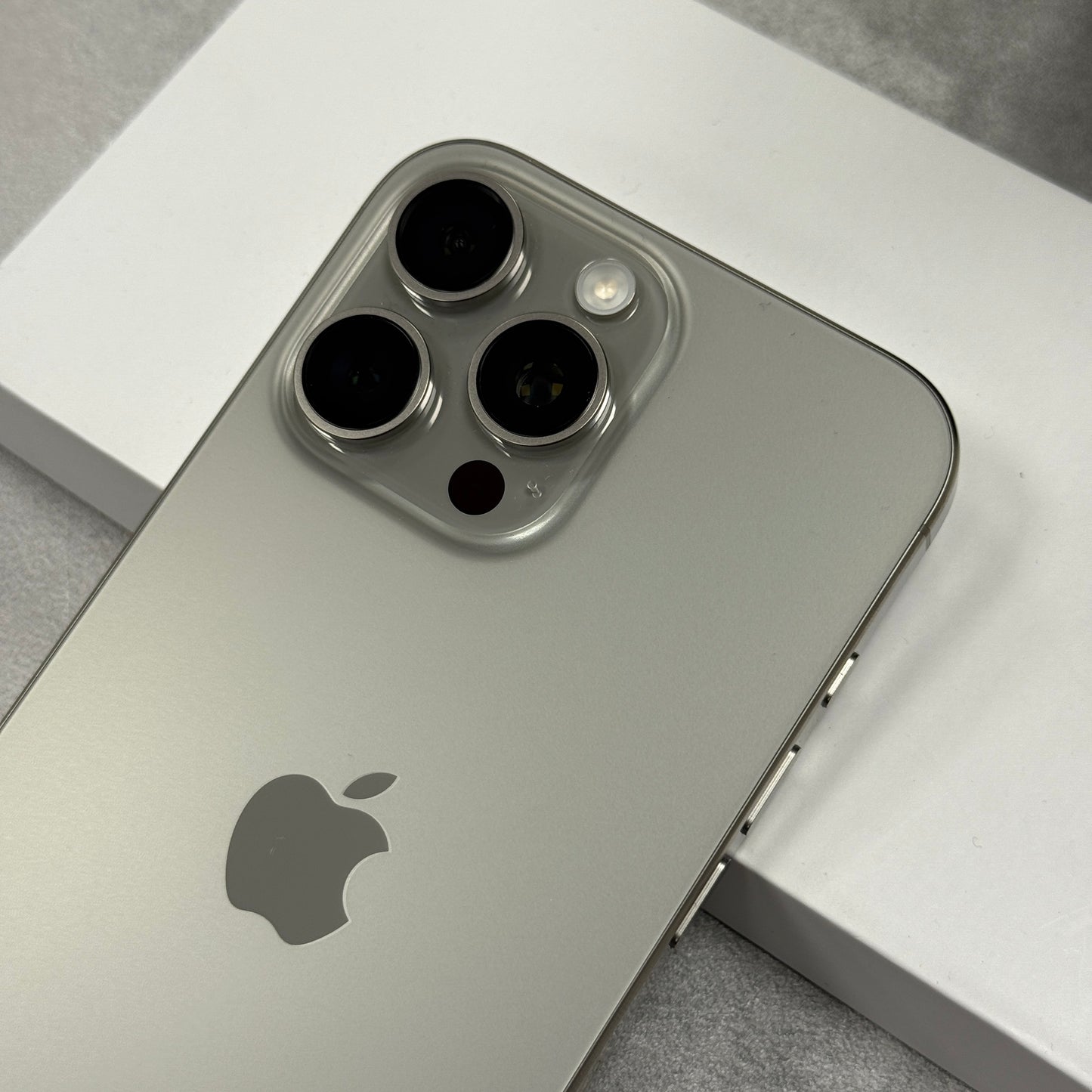 Apple iPhone 16 Pro Natural Titanium (Unlocked)