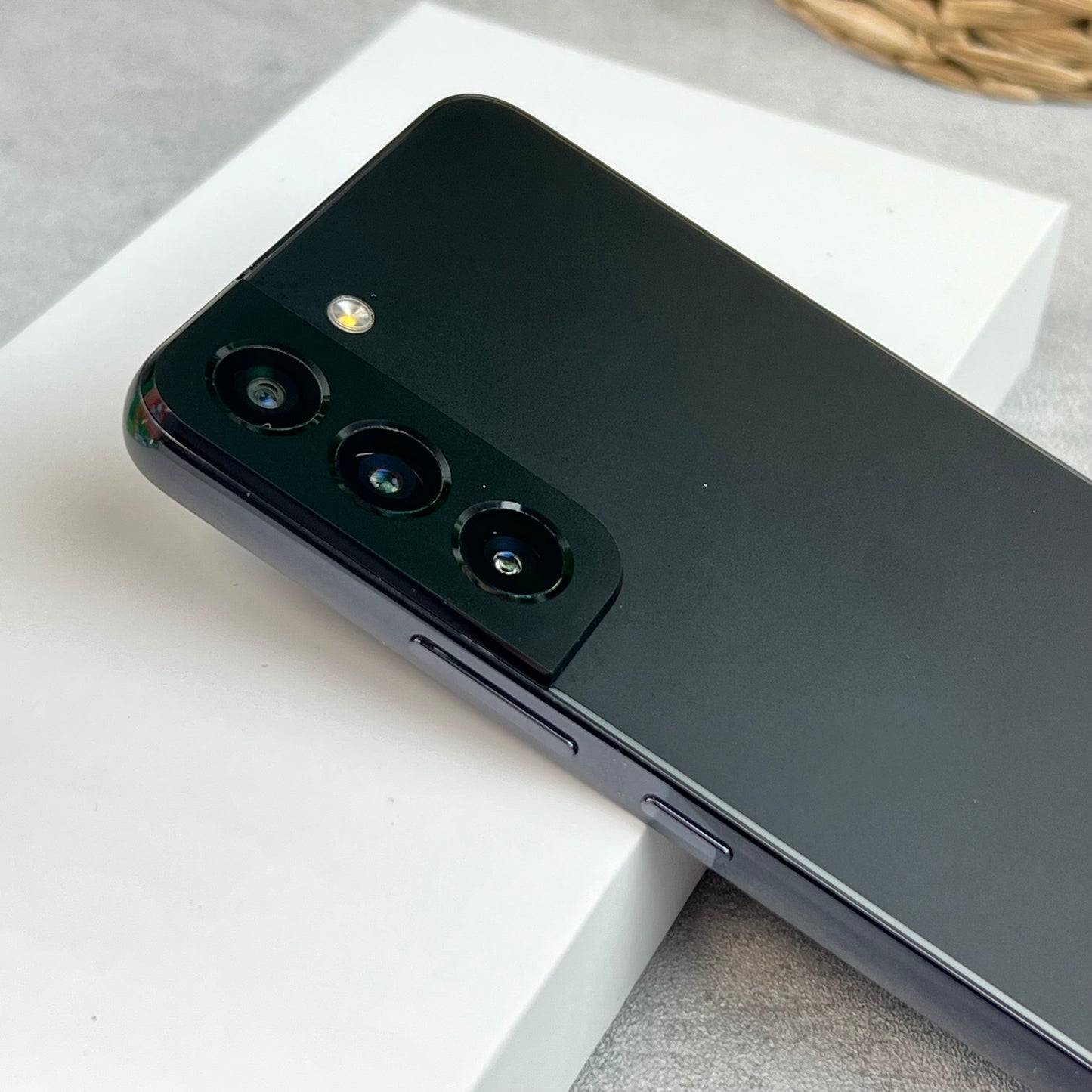 Samsung Galaxy S22 Black (Unlocked)