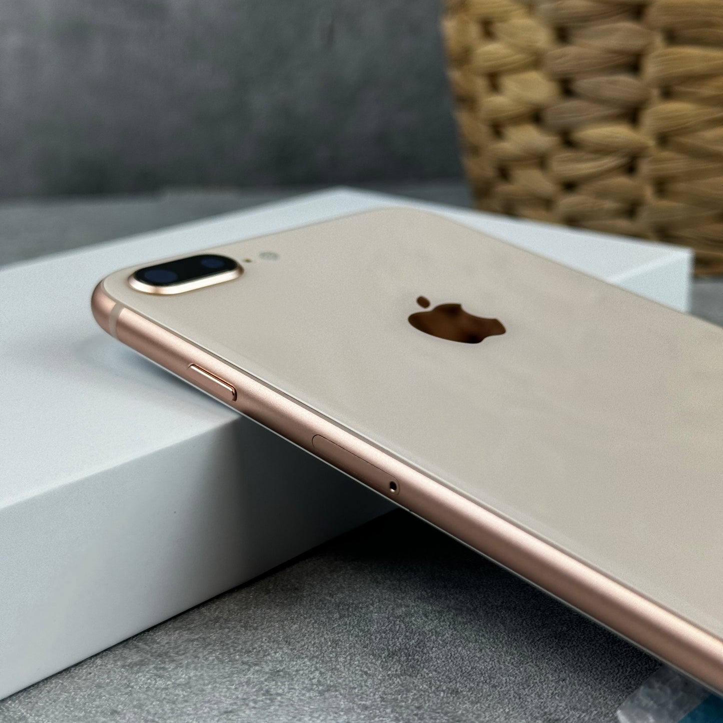 Apple iPhone 8 Plus in Rose Gold