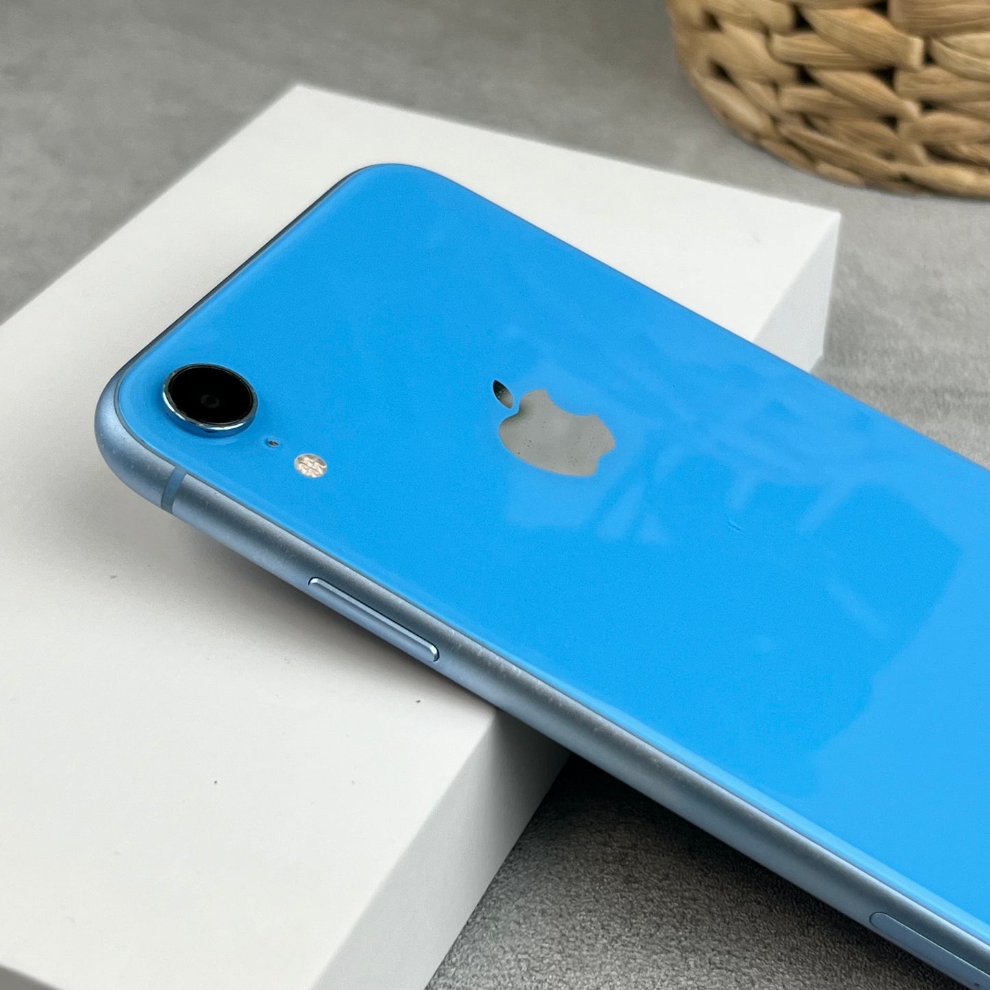 Apple iPhone XR Blue (Unlocked)