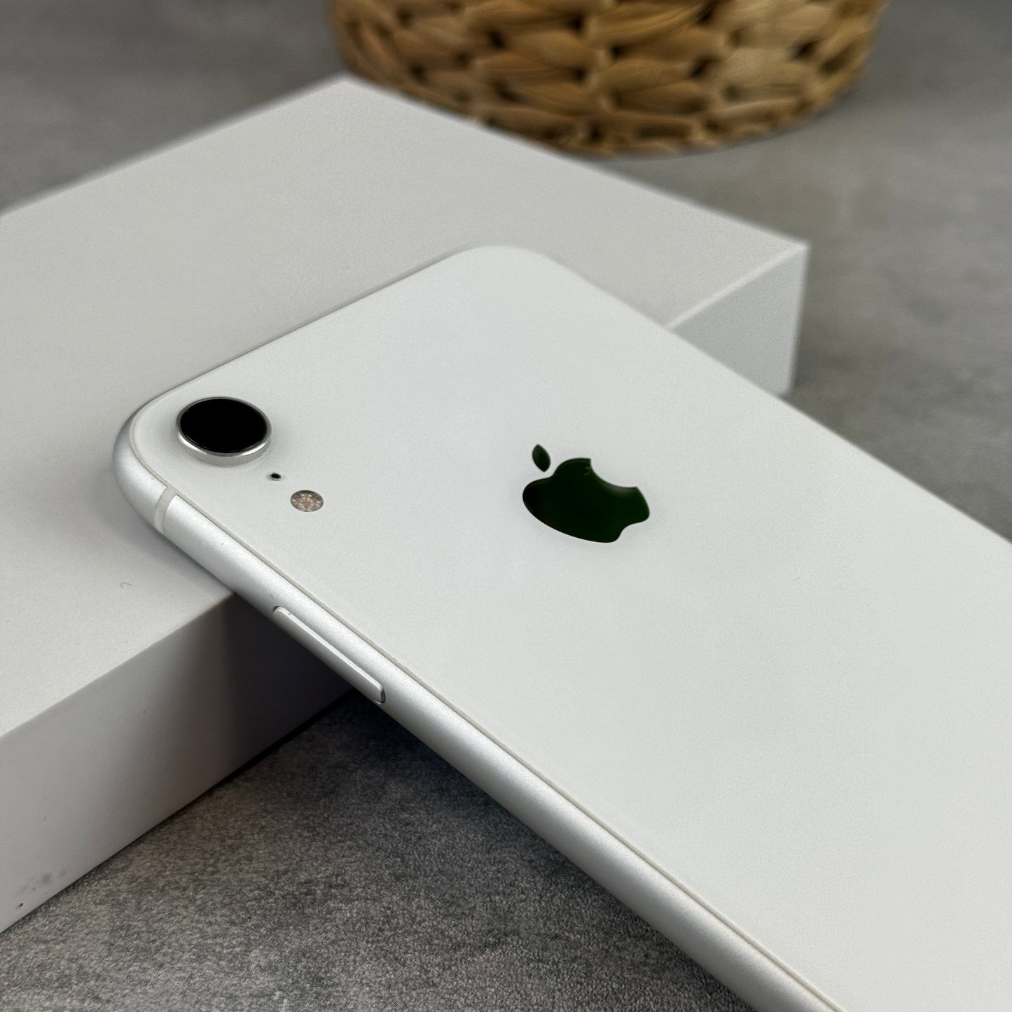 Apple iPhone XR White (Unlocked)