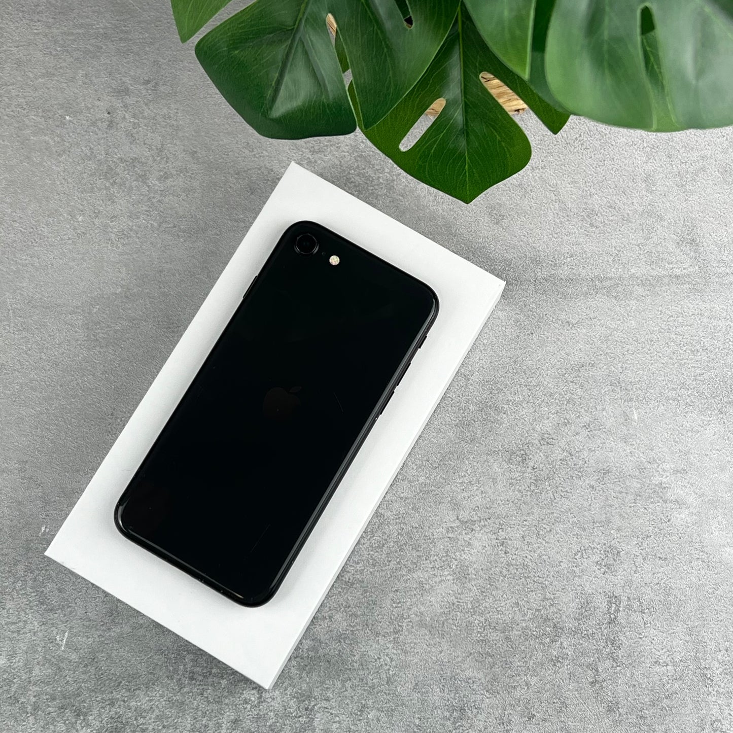 Apple iPhone SE 2020 (2nd Gen) Black (Unlocked)