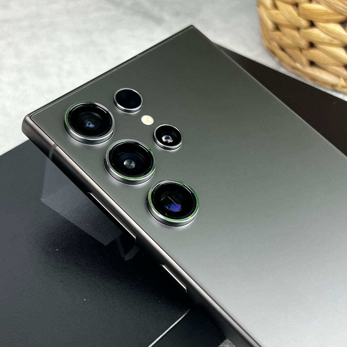 Samsung Galaxy S24 Ultra Titanium Black (Unlocked)