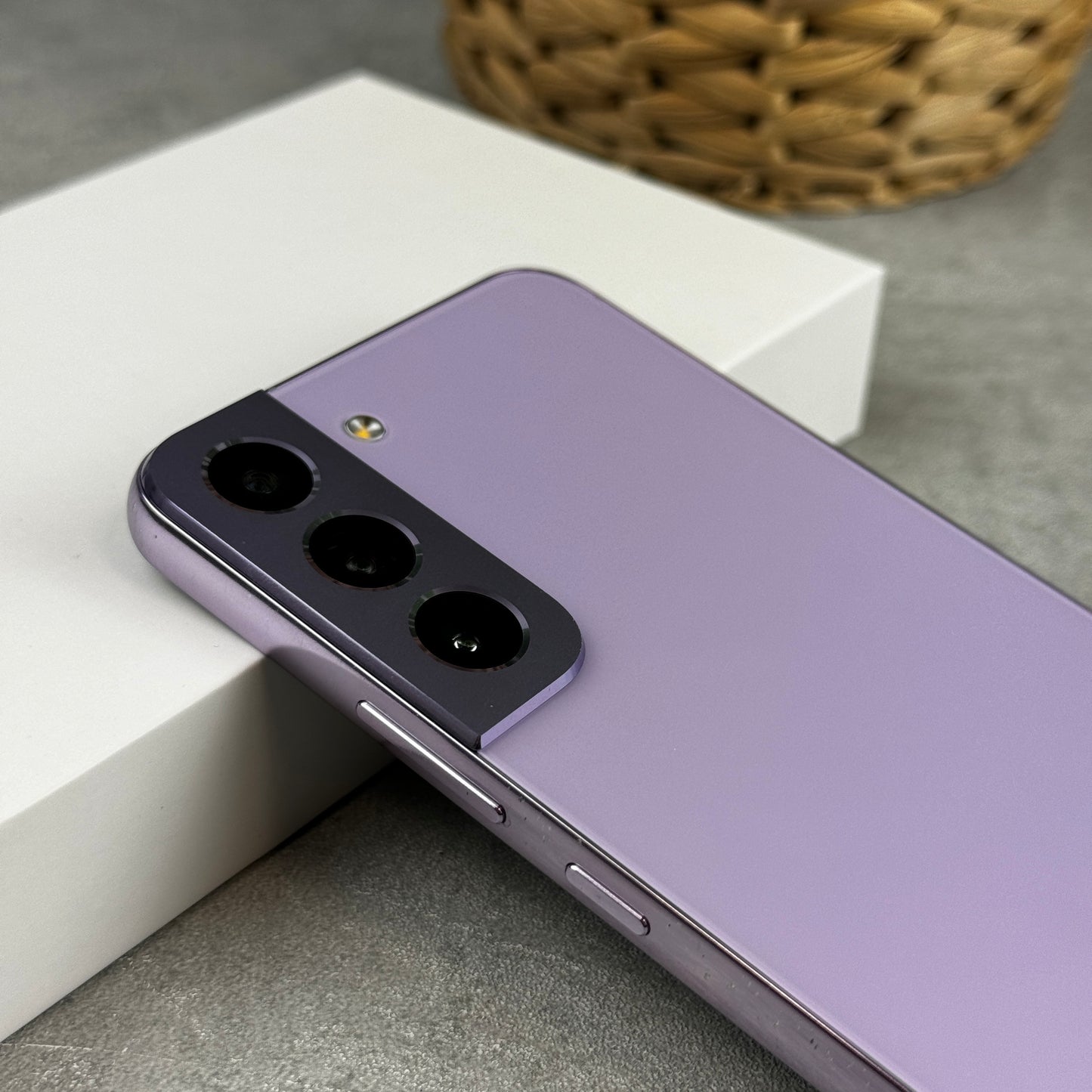 Samsung Galaxy S22 Violet (Unlocked)