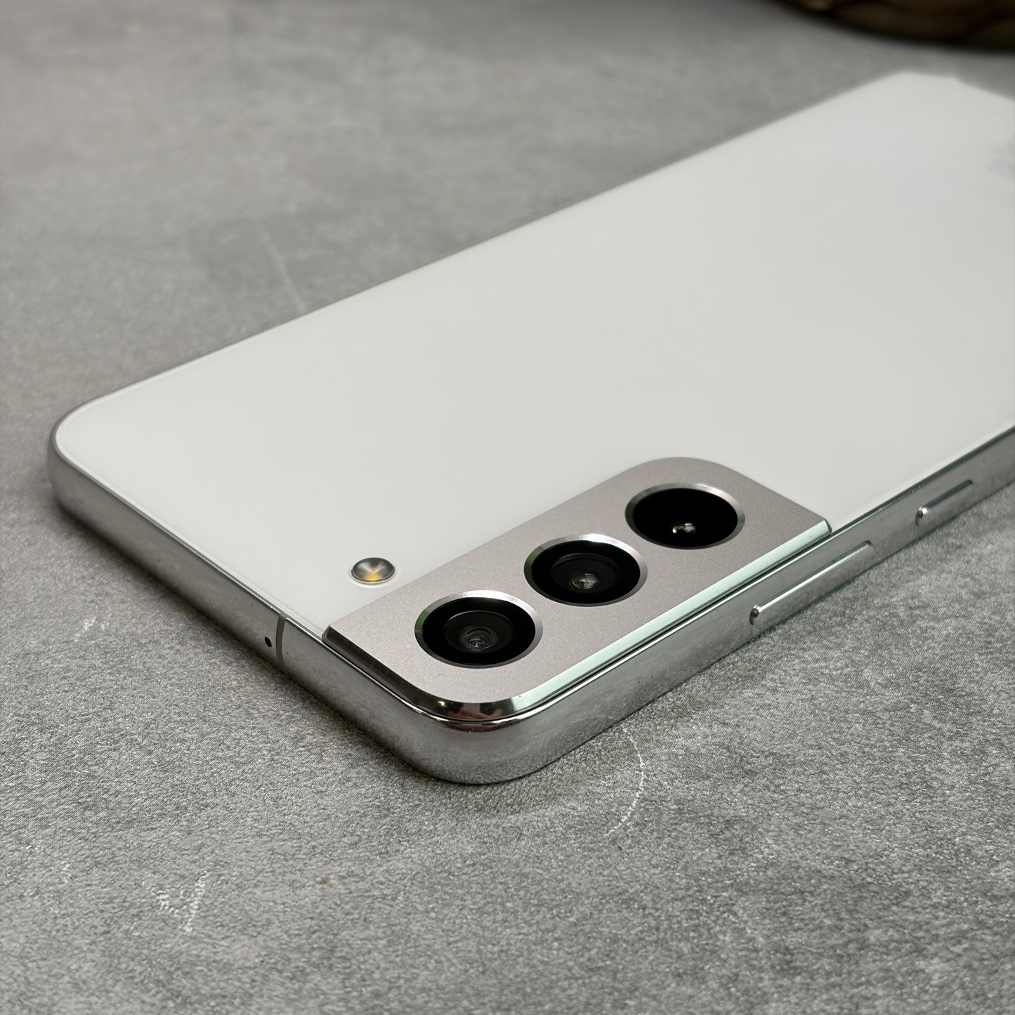 Samsung Galaxy S22+ Plus White (Unlocked)