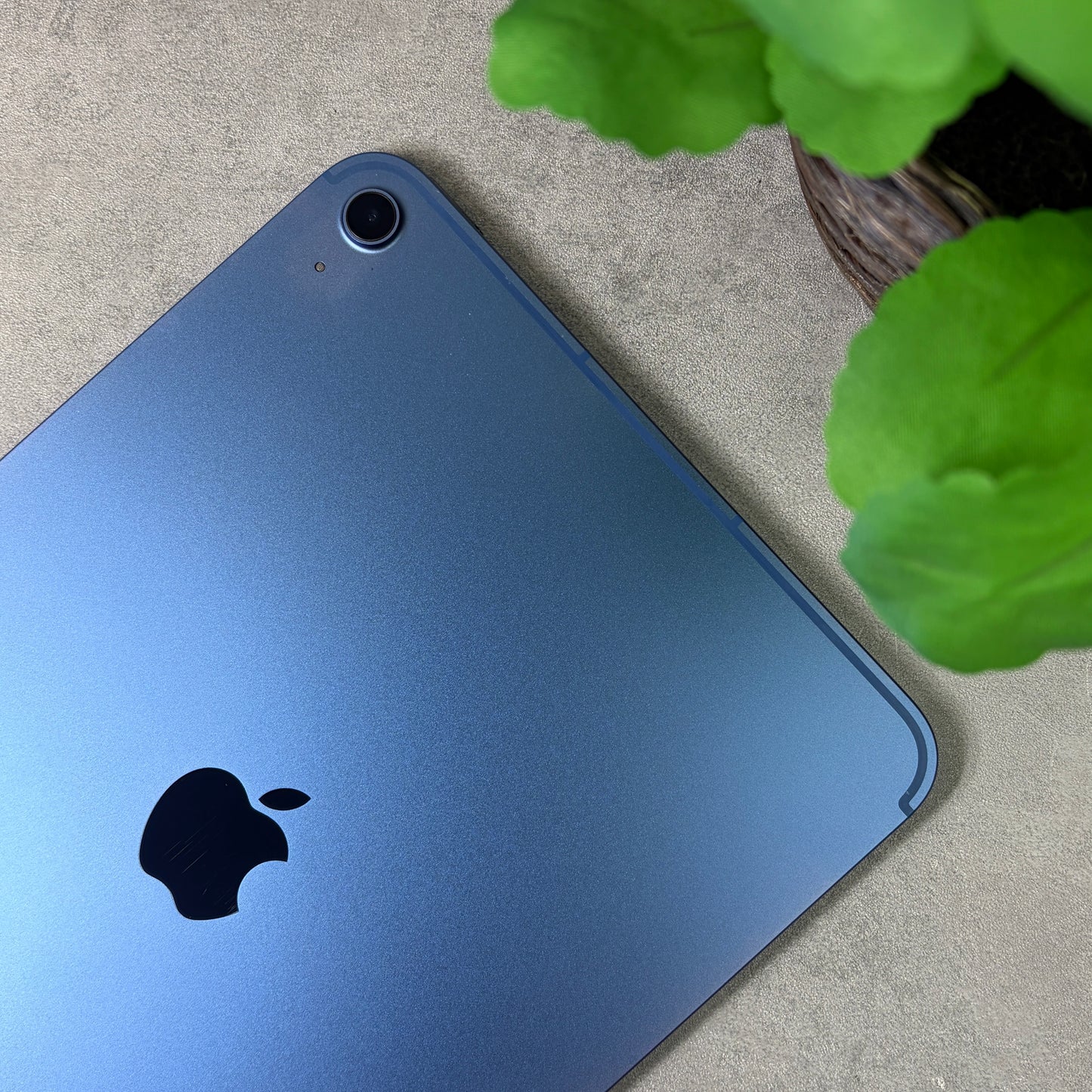 Apple iPad 10th Gen WiFi + Cellular (2022) Blue