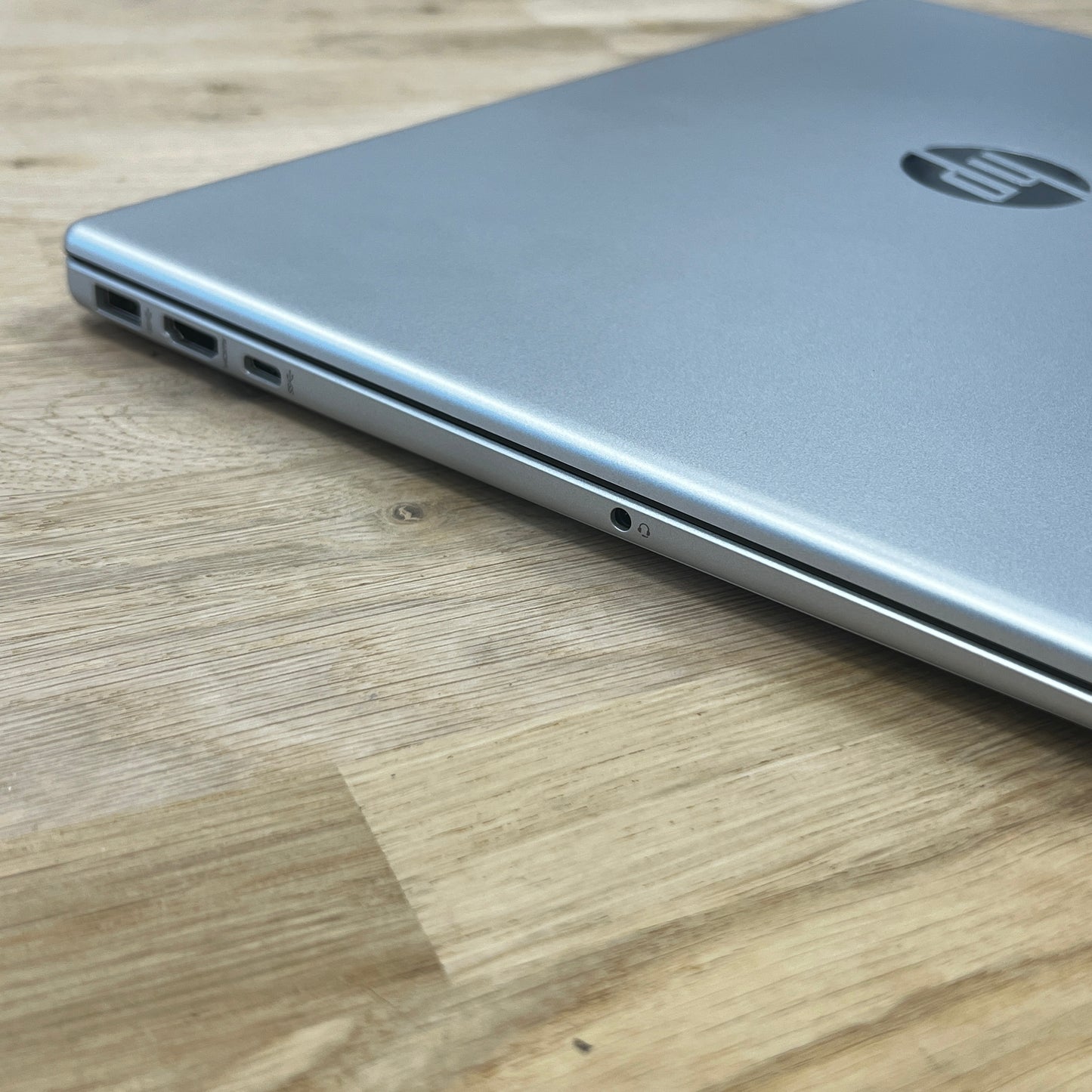 HP 15.6 Laptop – AMD Ryzen 5 / 16GB RAM / 512GB SSD / Radeon Graphics – Windows 11