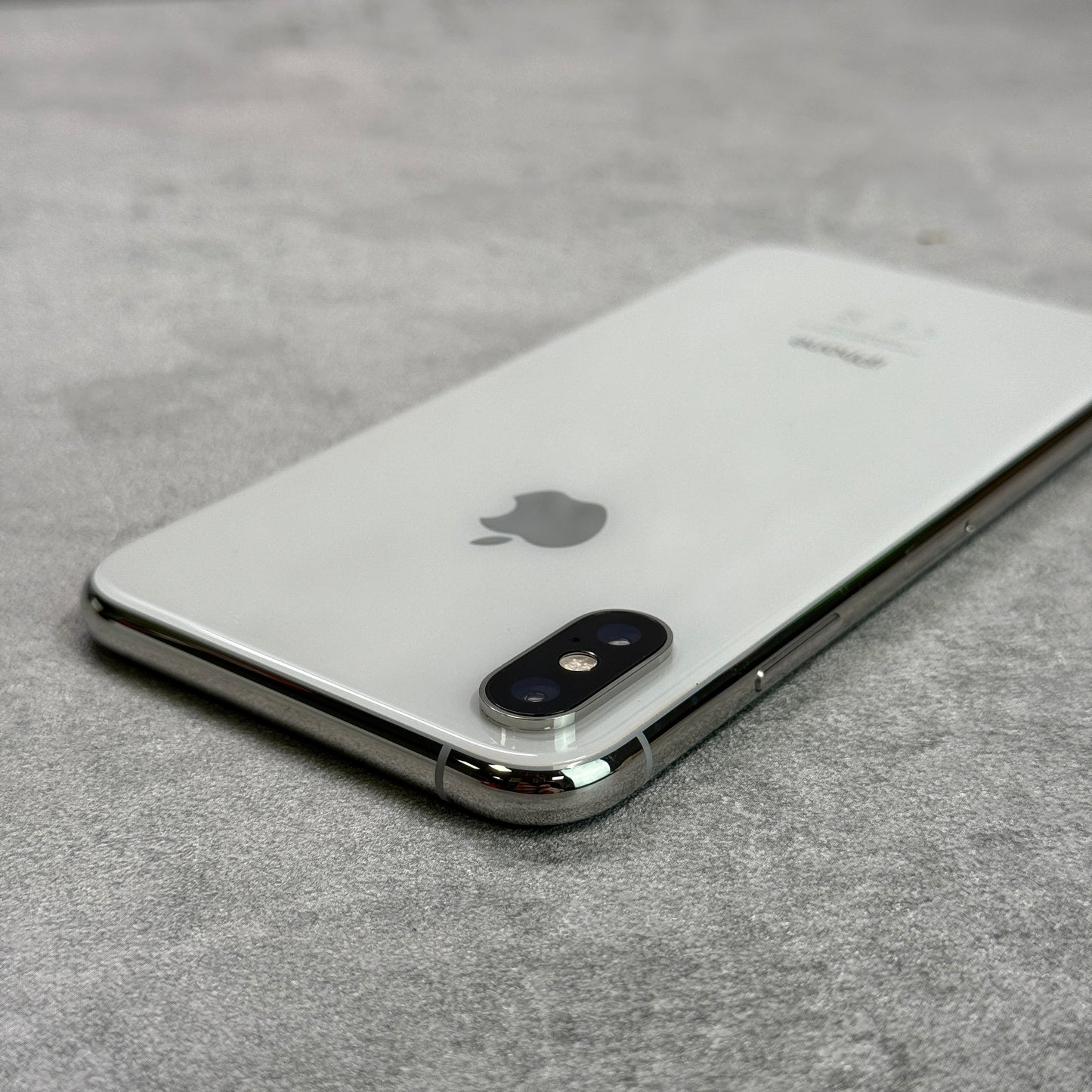 Apple iPhone XS Silver (Unlocked)