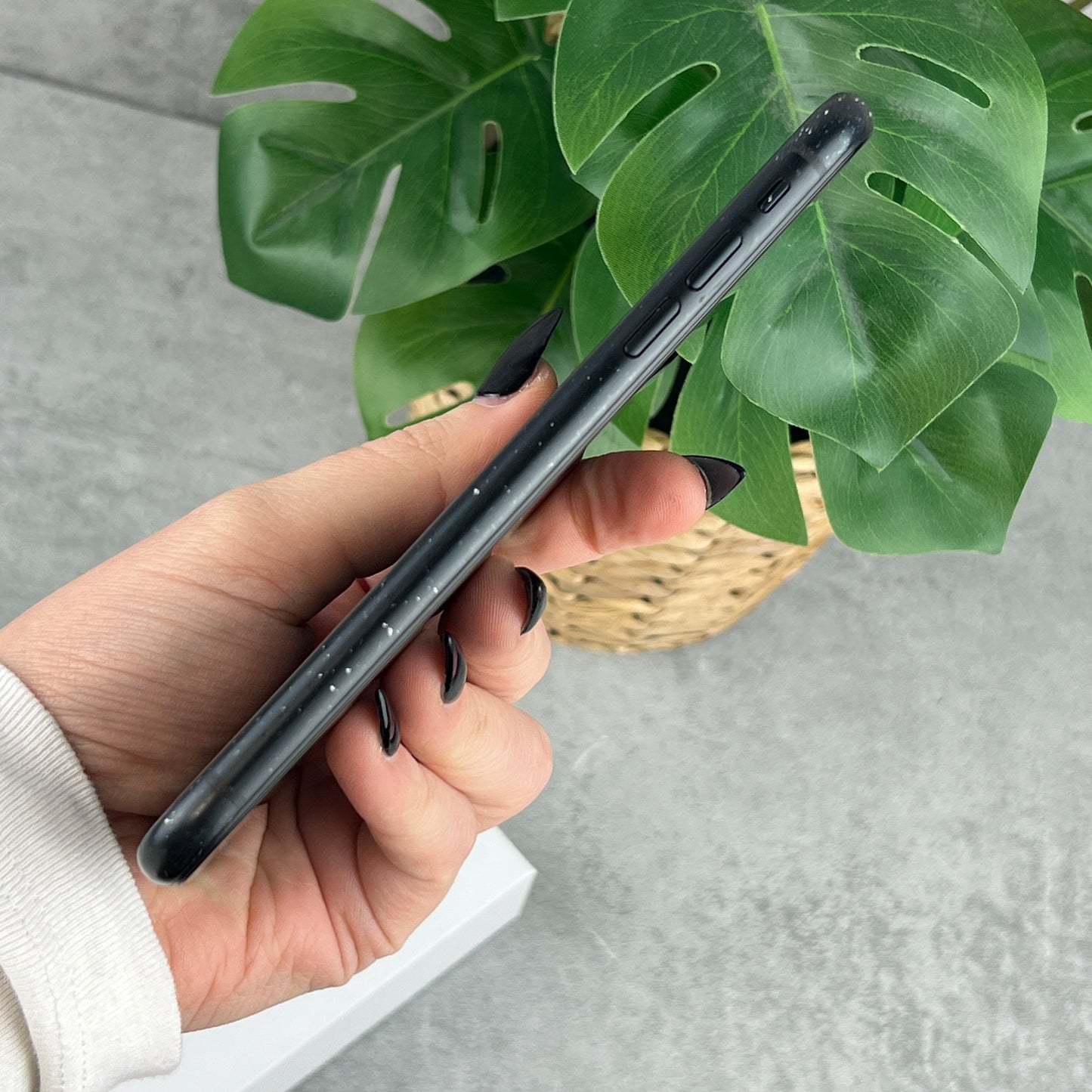 Apple iPhone XR 64GB Black (CLEARANCE)