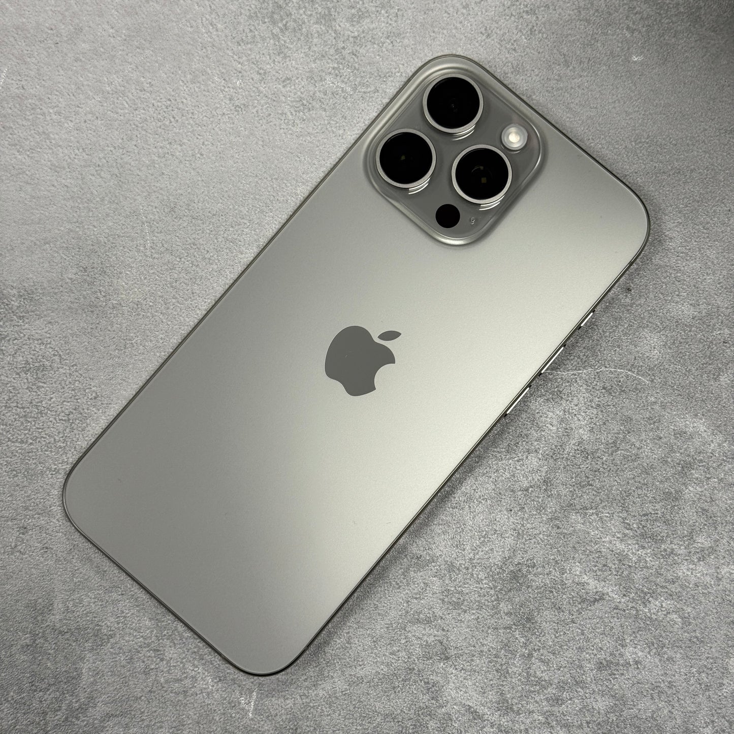 Apple iPhone 16 Pro Natural Titanium (Unlocked)