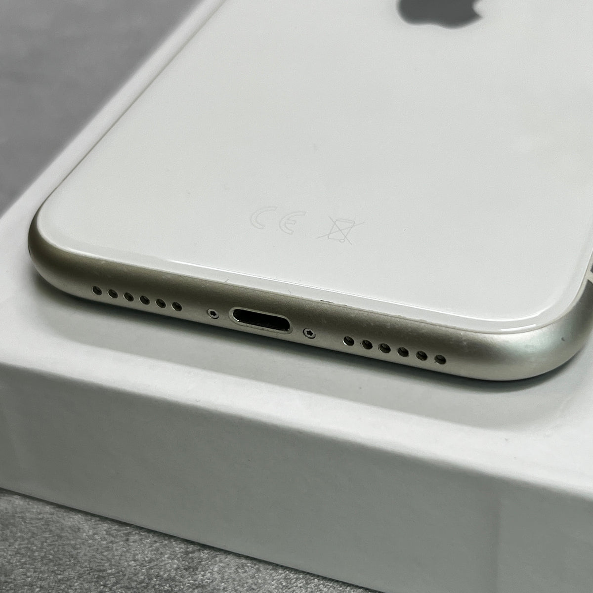 Apple iPhone 11 64GB White – Unit 1093 (Unlocked)