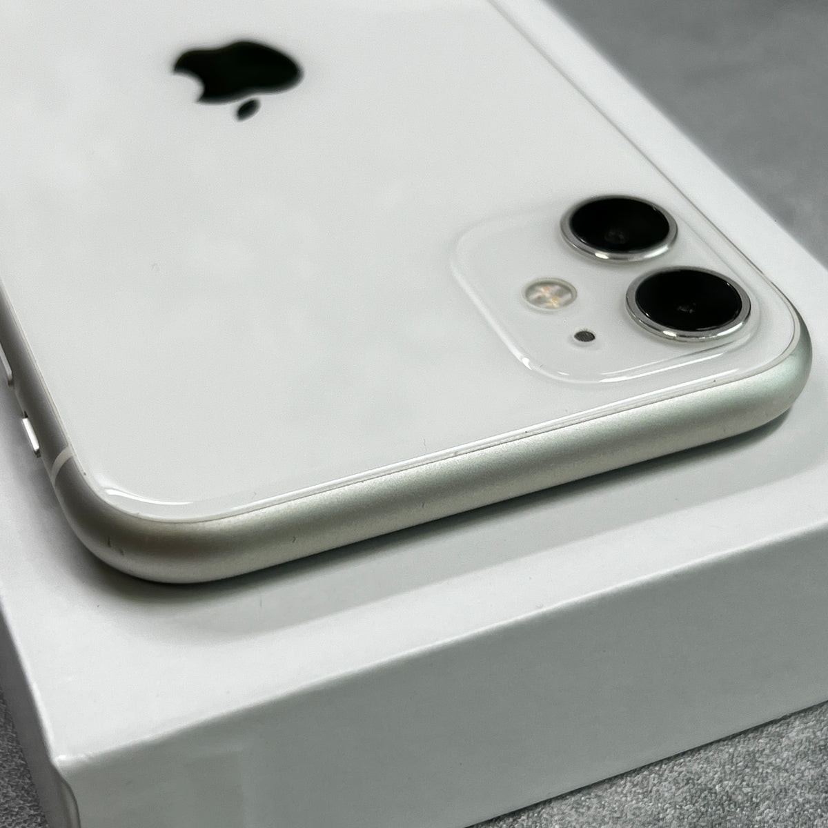 Apple iPhone 11 64GB White – Unit 1093 (Unlocked)