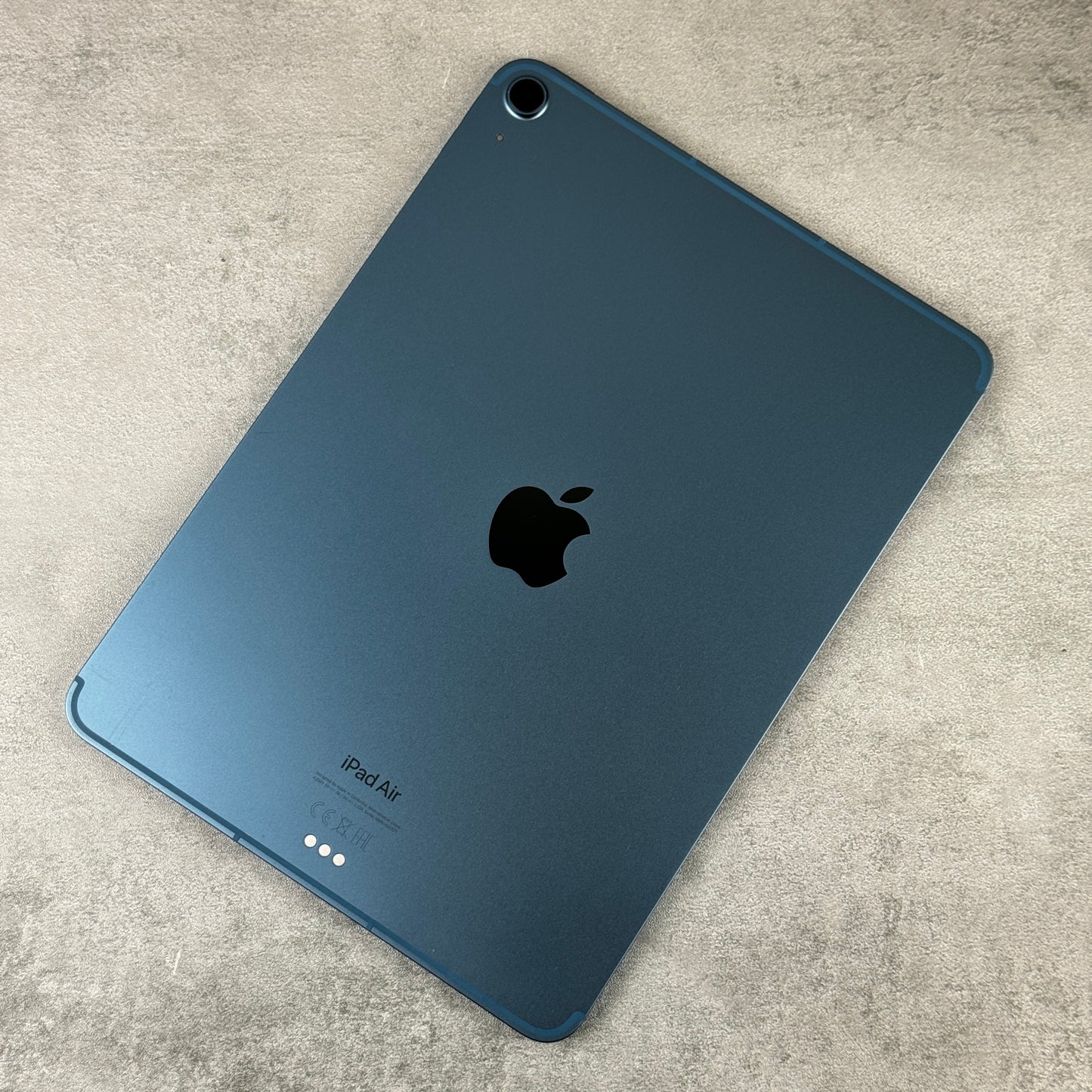 Apple iPad Air 5th Gen 64GB Blue (2022)