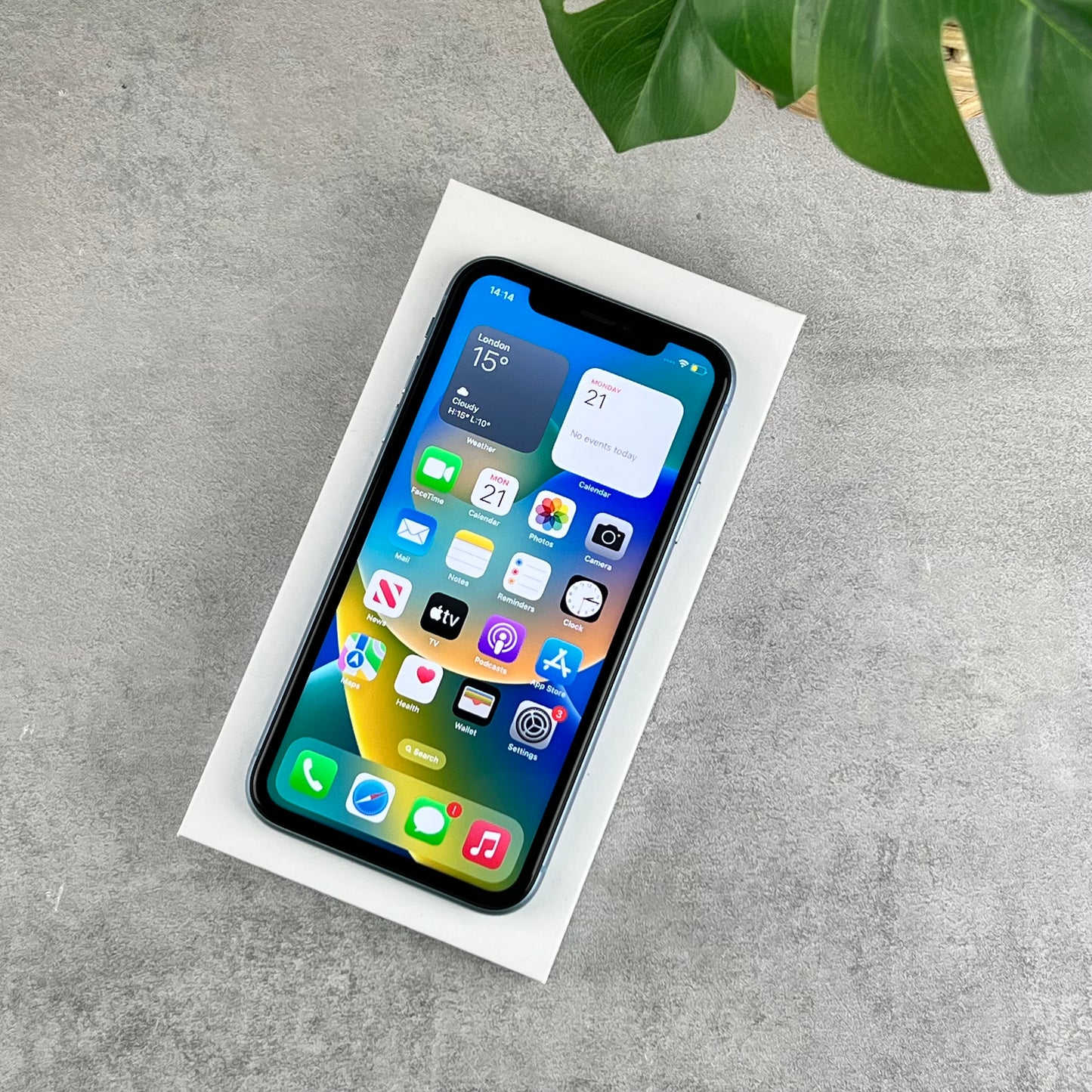 Apple iPhone XR Blue (Unlocked)