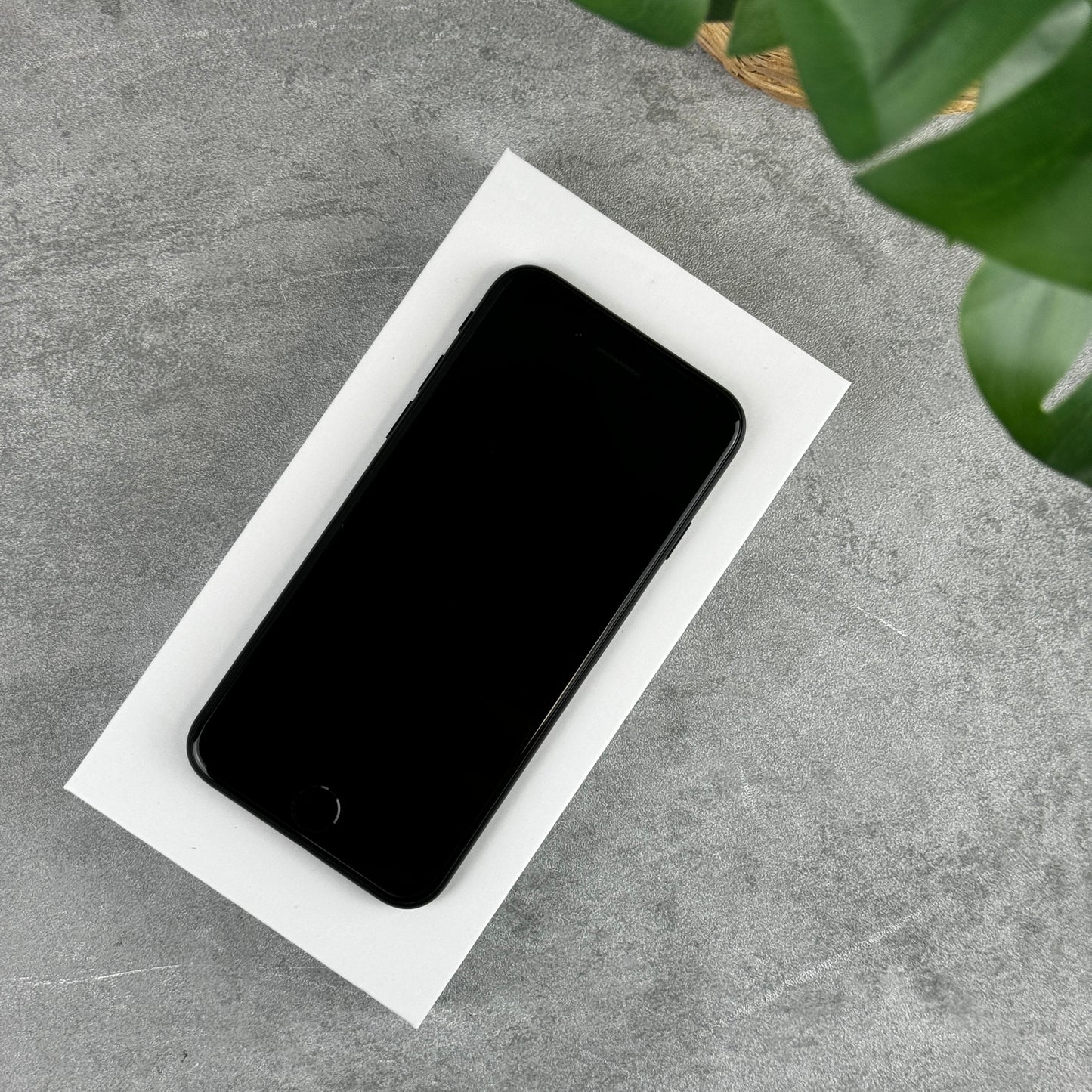 Apple iPhone SE 2022 (3rd Gen) Midnight