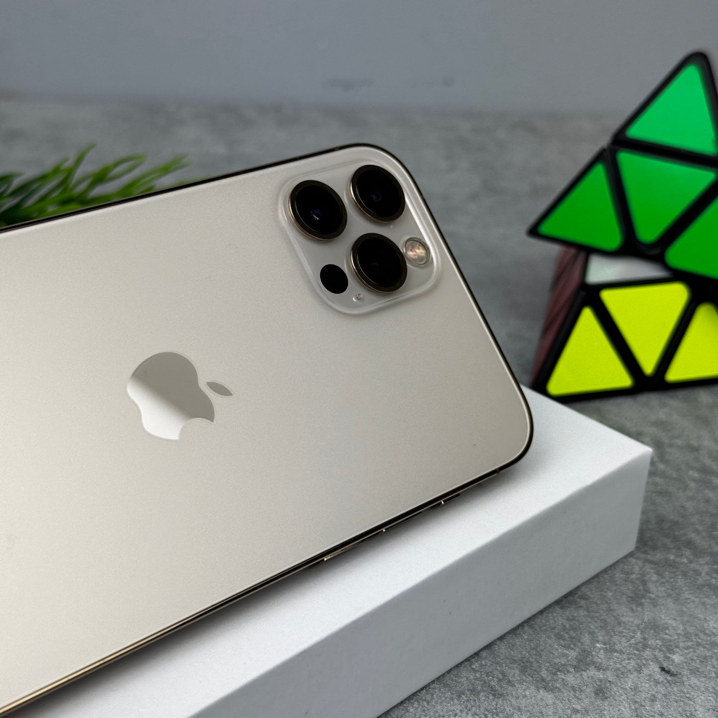 Apple iPhone 12 Pro Gold (Unlocked)
