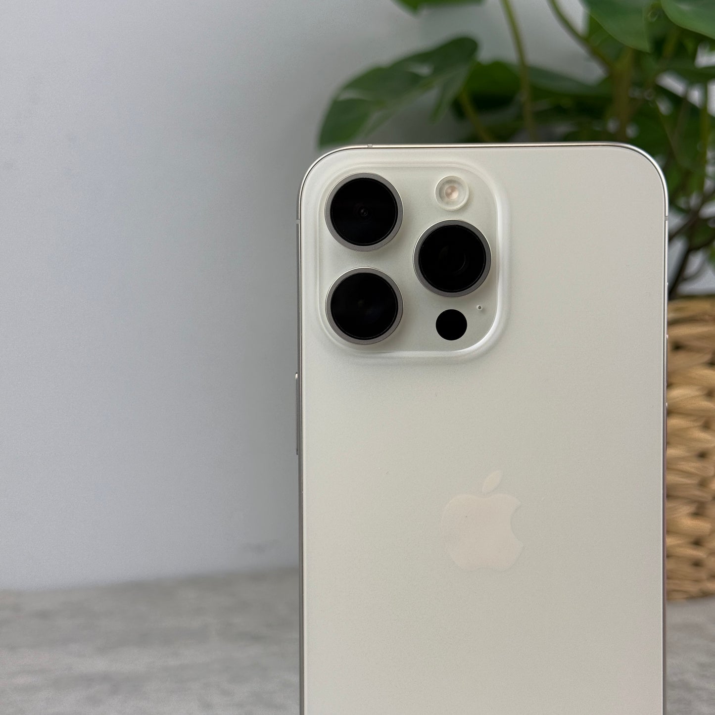 Apple iPhone 15 Pro Max White Titanium (Unlocked)