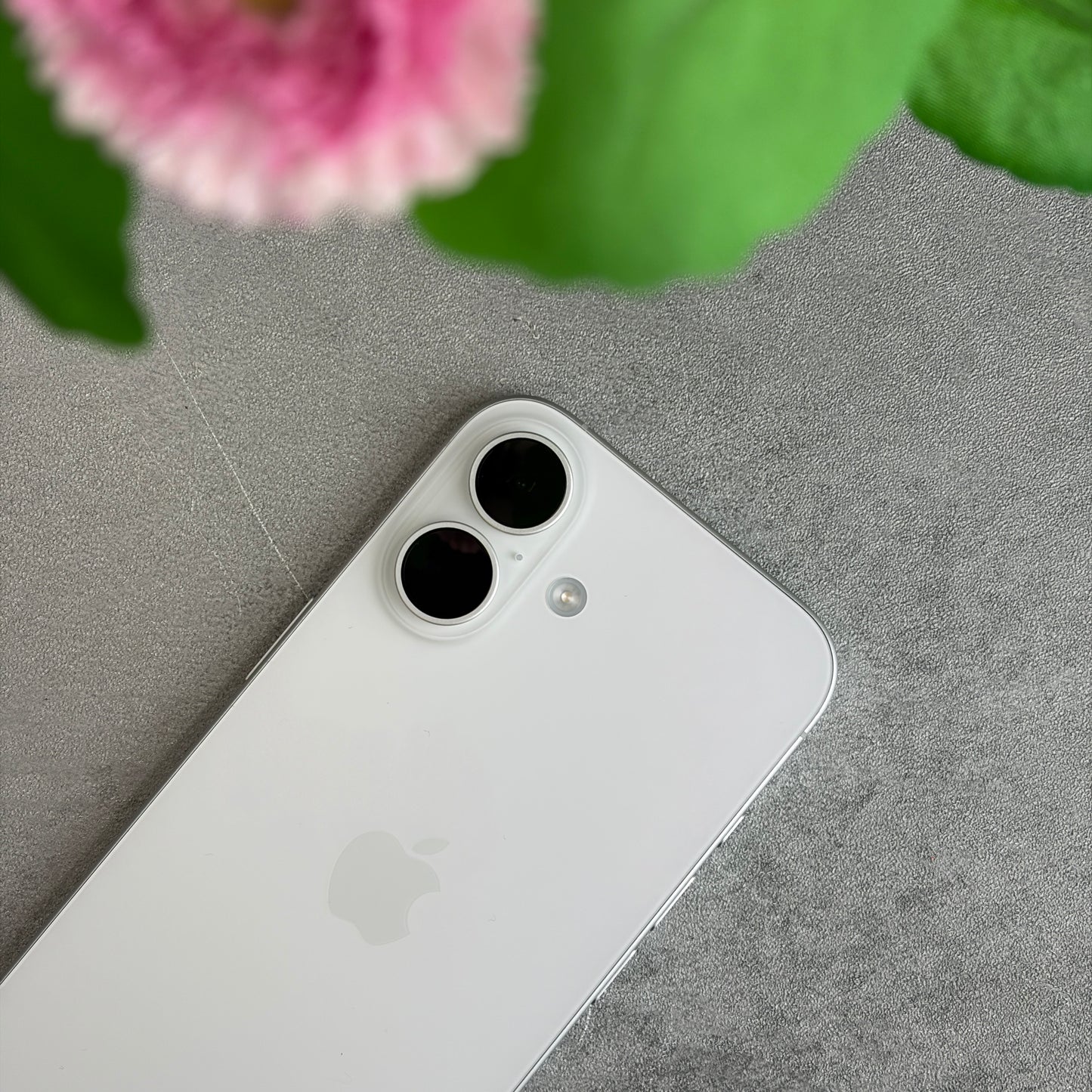 Apple iPhone 16 White (Unlocked)