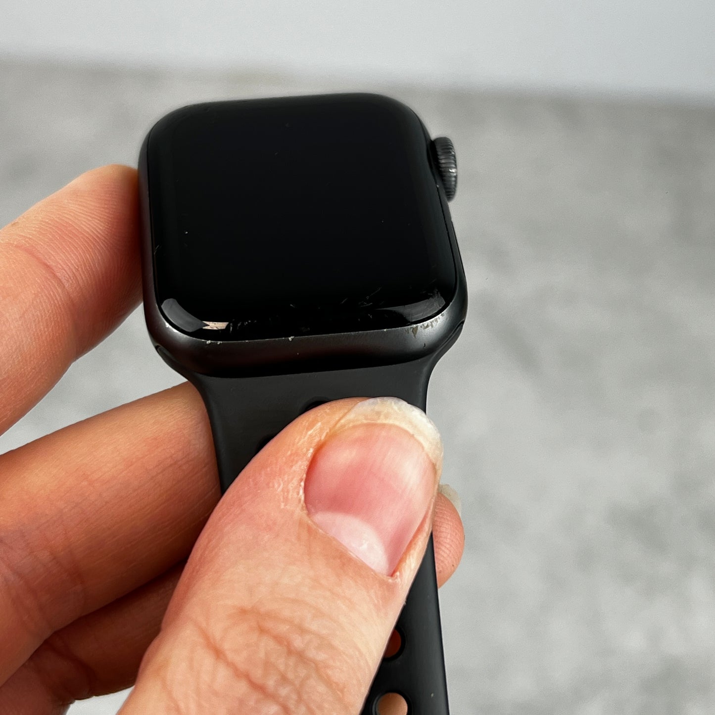 Apple Watch Series 5 40mm Space Grey (CEL) (Heavy Marks and Scratches)