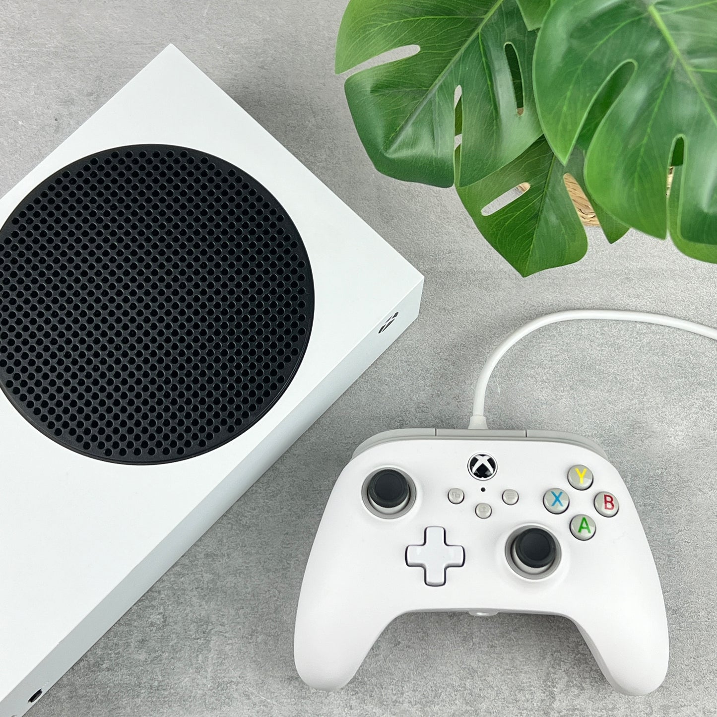 Xbox Series S 512GB with Wired Controller (OUTLET)