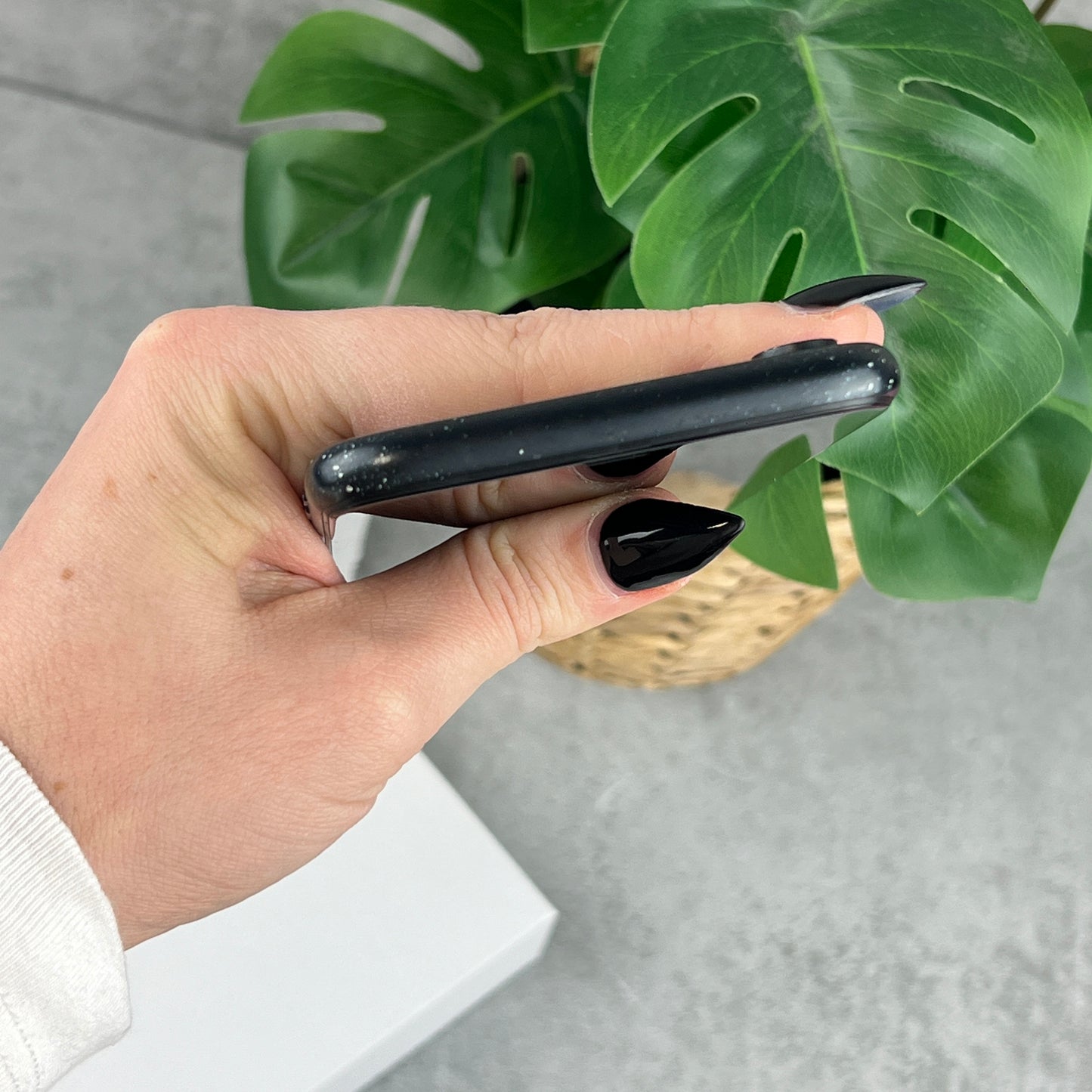 Apple iPhone XR 64GB Black (CLEARANCE)