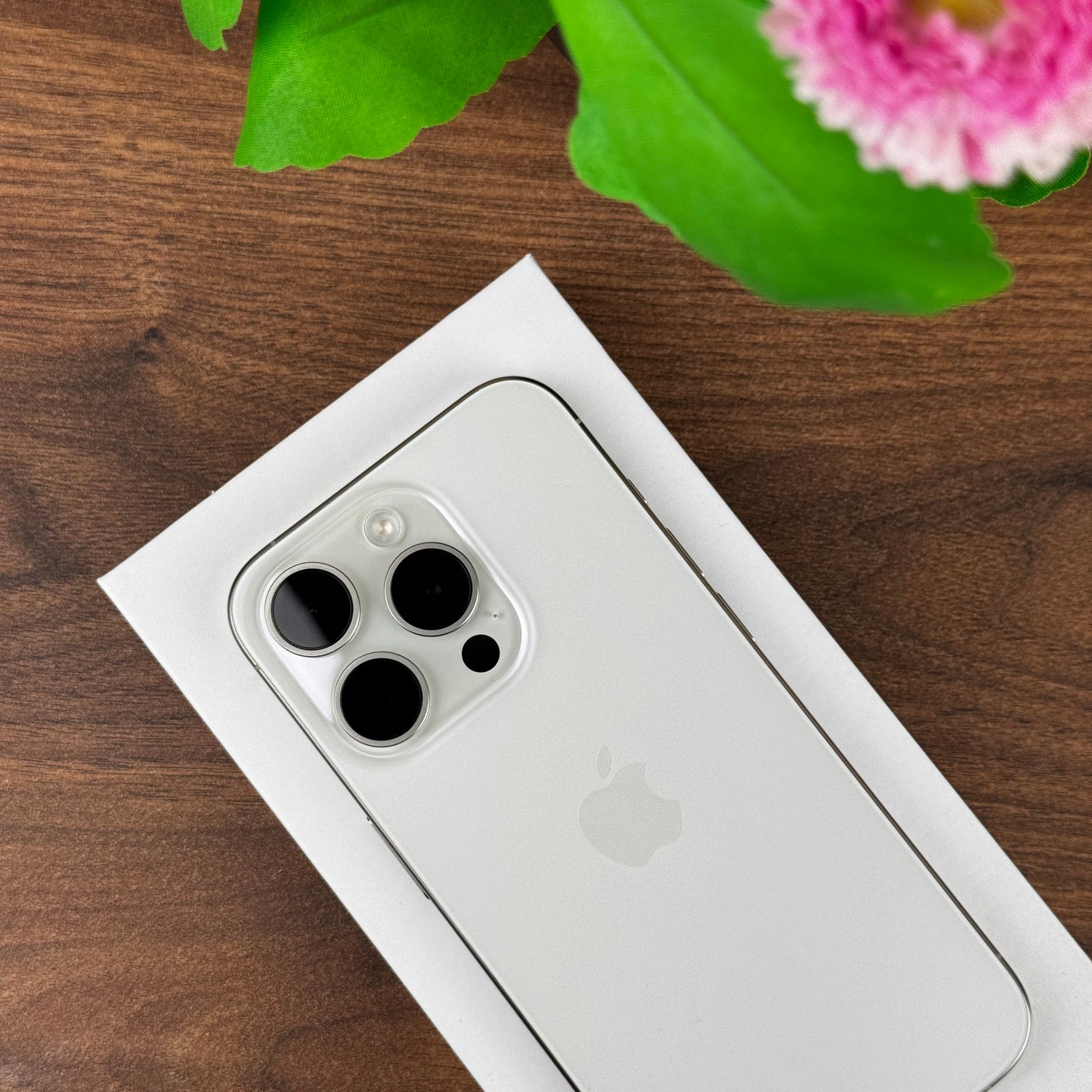 Apple iPhone 15 Pro White Titanium (Unlocked)