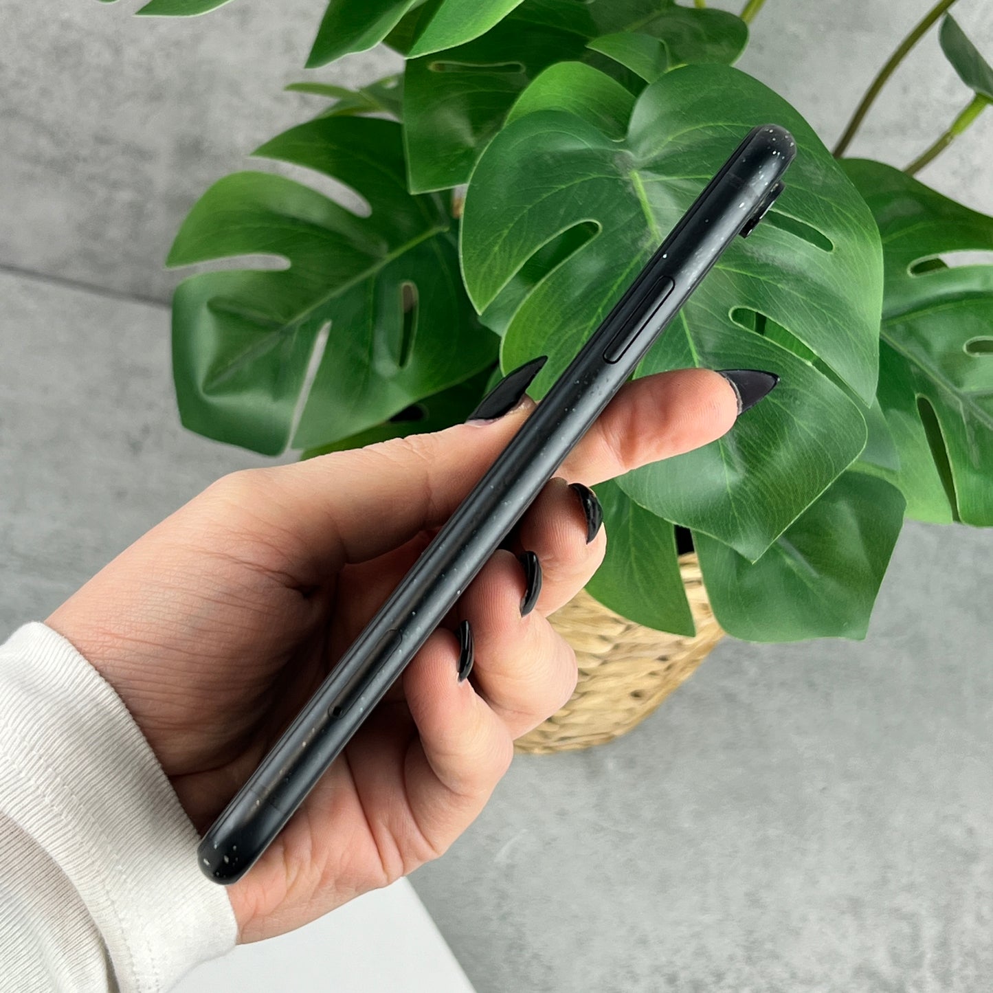 Apple iPhone XR 64GB Black (CLEARANCE)