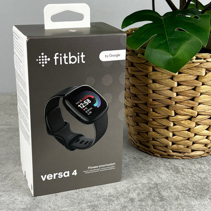 Fitbit Versa 4 Smartwatch Graphite
