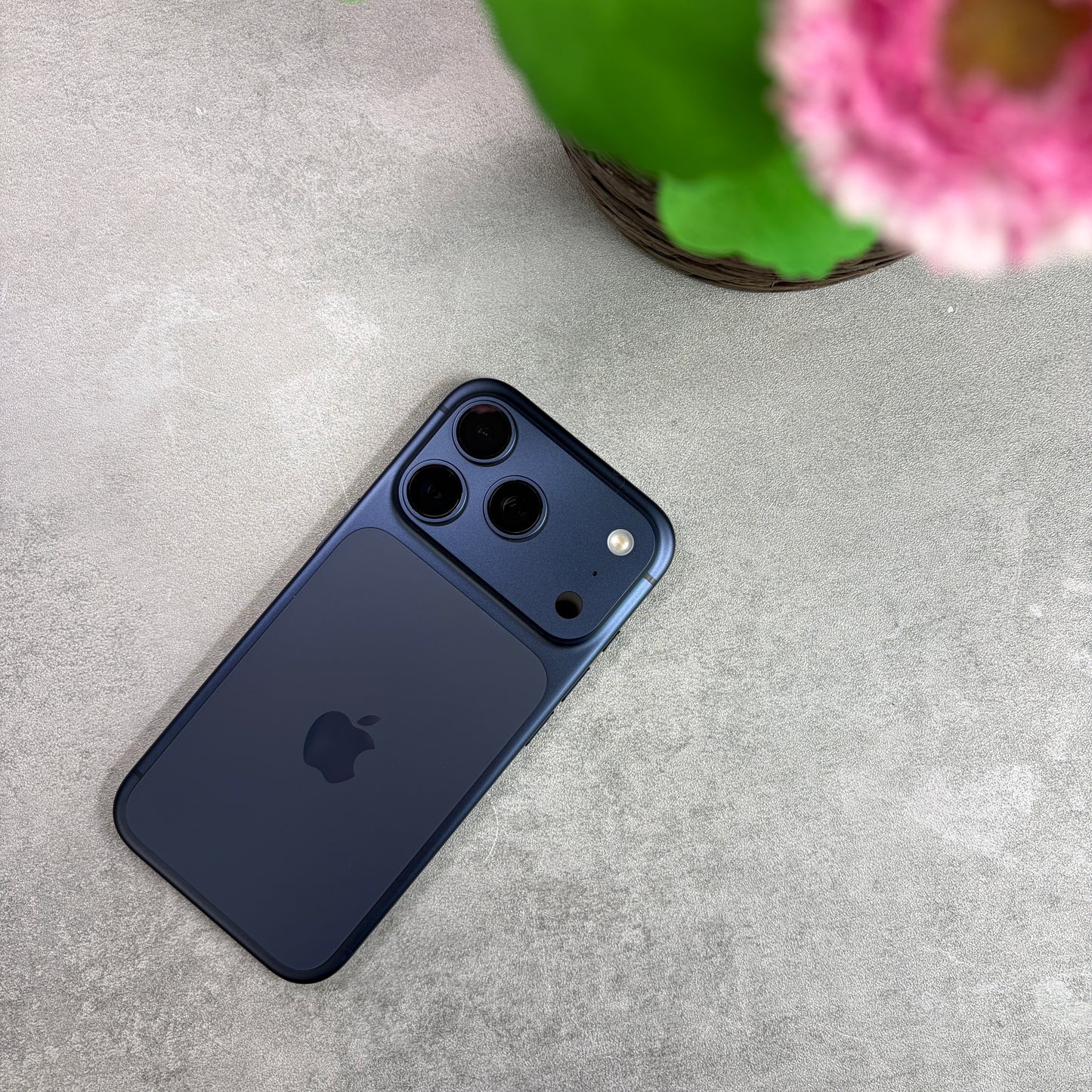 Apple iPhone 17 Pro Deep Blue (Unlocked)
