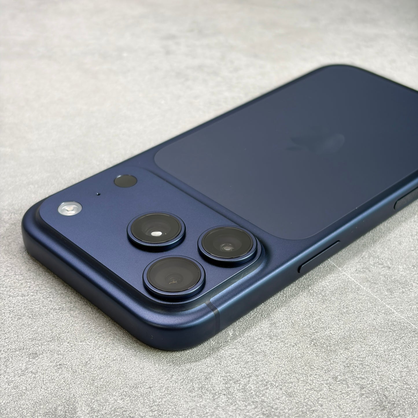 Apple iPhone 17 Pro Deep Blue (Unlocked)