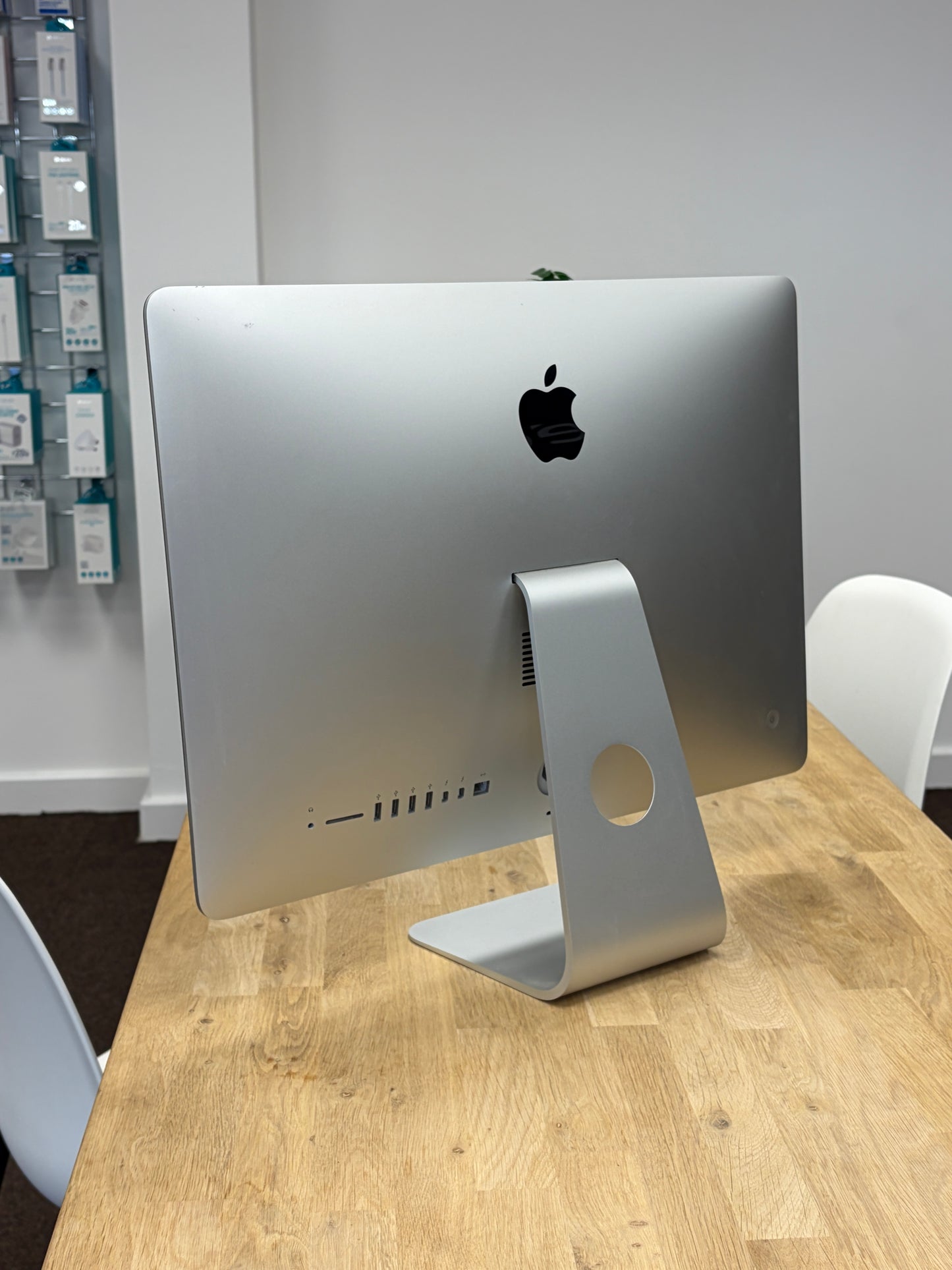 Apple iMac 21.5-Inch 4K (Late 2015) i5 / 16GB / 2TB (Collection ONLY)