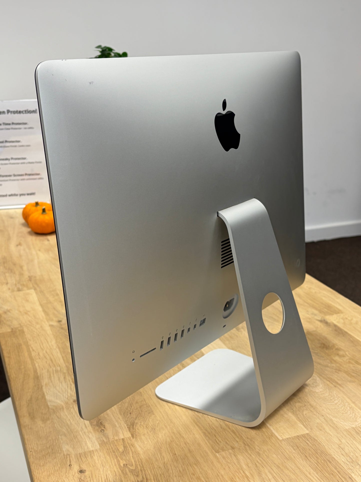 Apple iMac 21.5-Inch 4K (Late 2015) i5 / 16GB / 2TB (Collection ONLY)