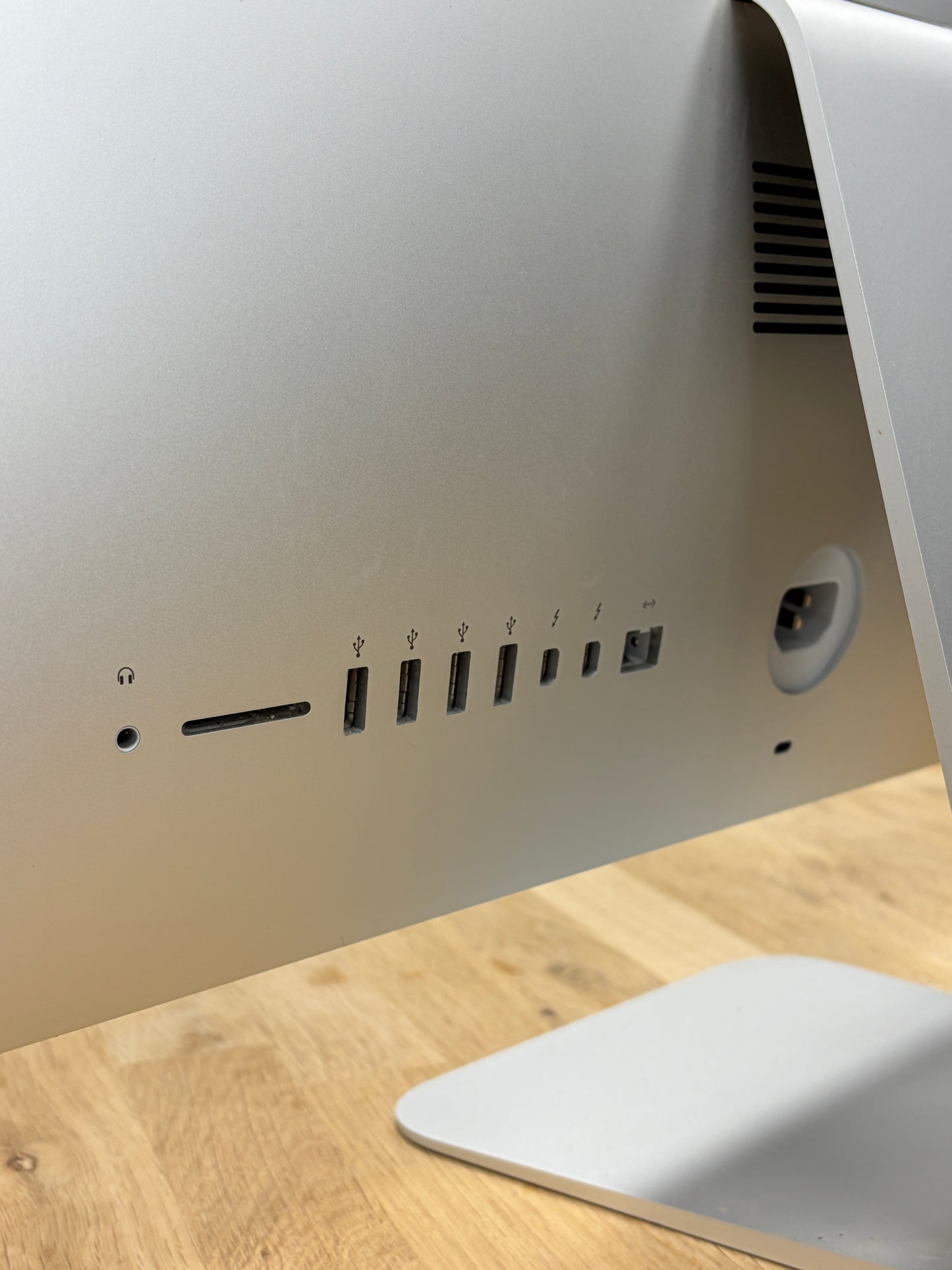 Apple iMac 21.5-Inch 4K (Late 2015) i5 / 16GB / 2TB (Collection ONLY)