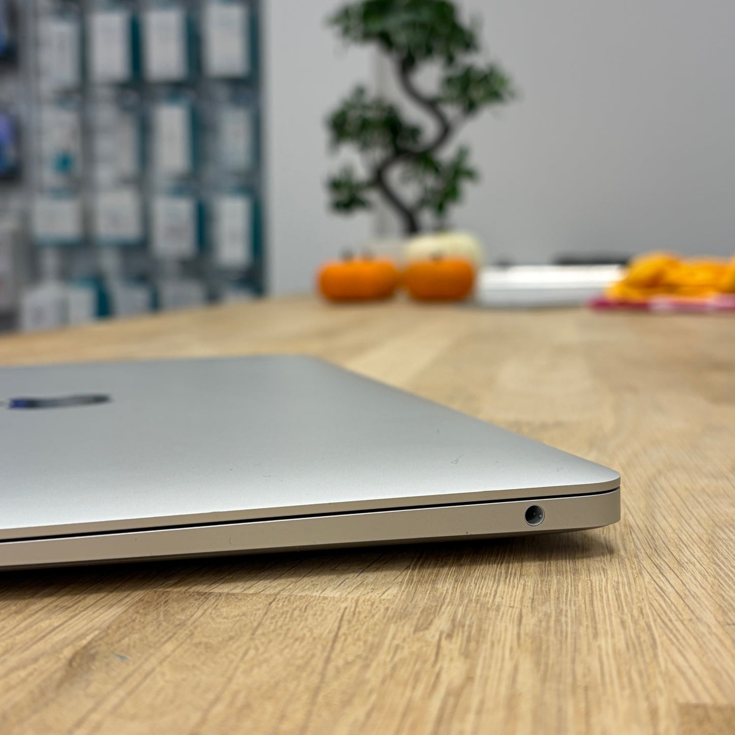 Apple MacBook Air 13-Inch 2020 Silver 256GB | 8GB | Intel i3 1.1GHz