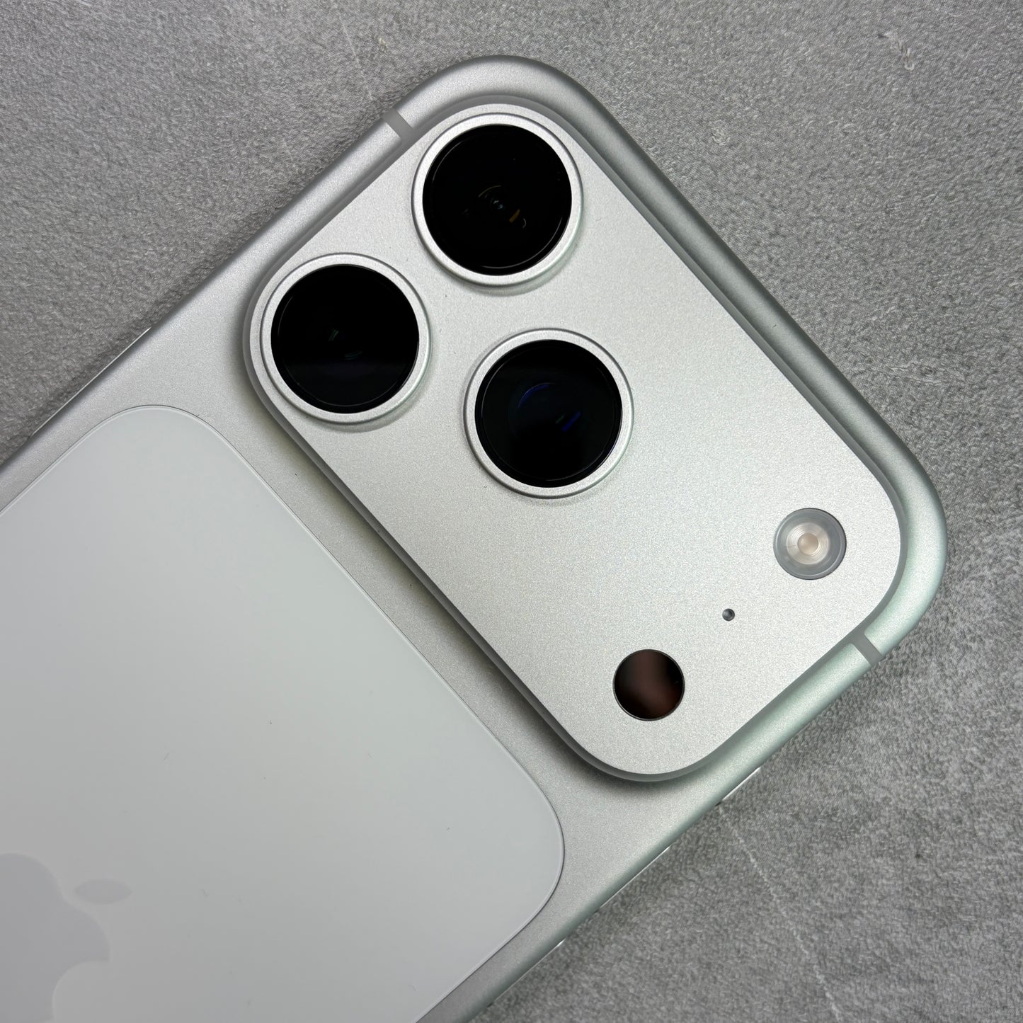 Apple iPhone 17 Pro Silver (Unlocked)