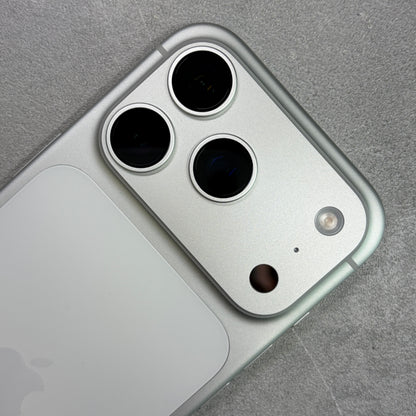 Apple iPhone 17 Pro Max Silver (Unlocked)
