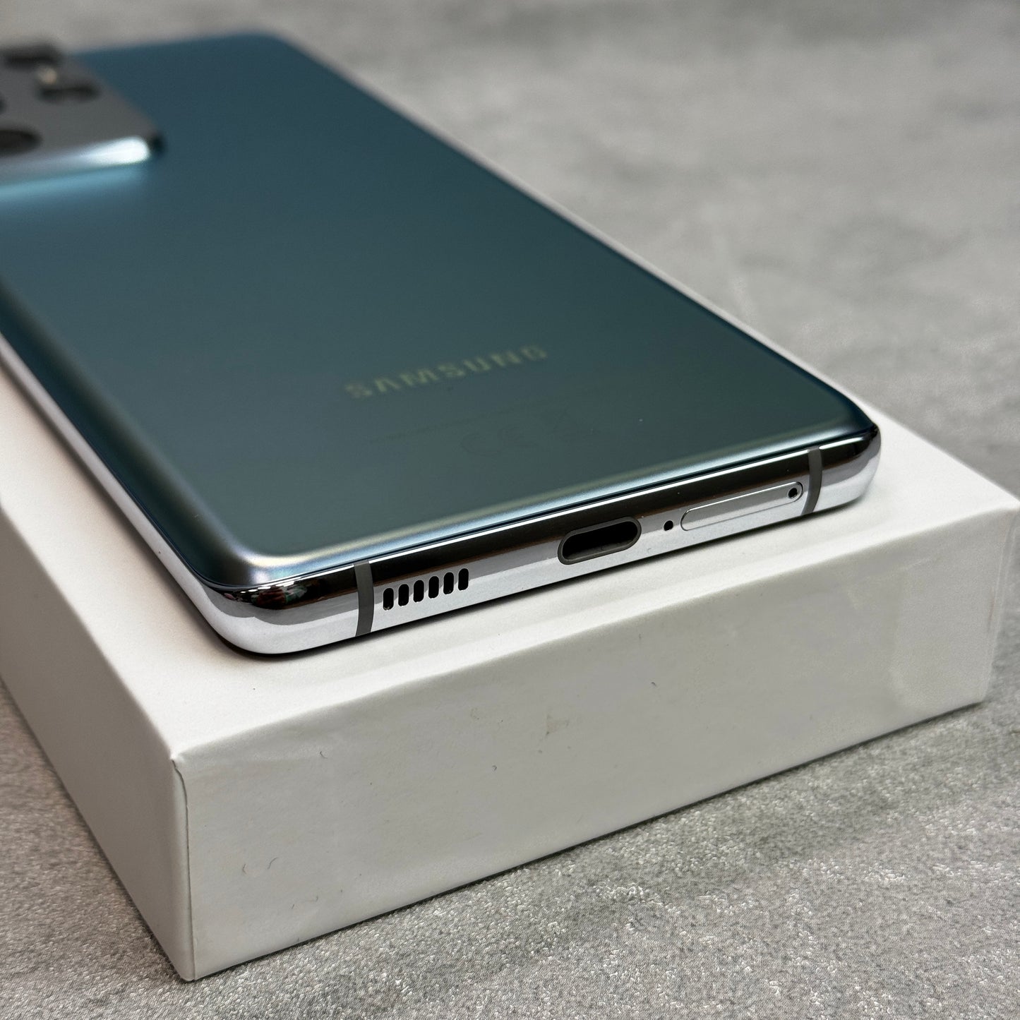 Samsung Galaxy S21 Ultra 128GB (Unlocked) *MARK ON LCD*