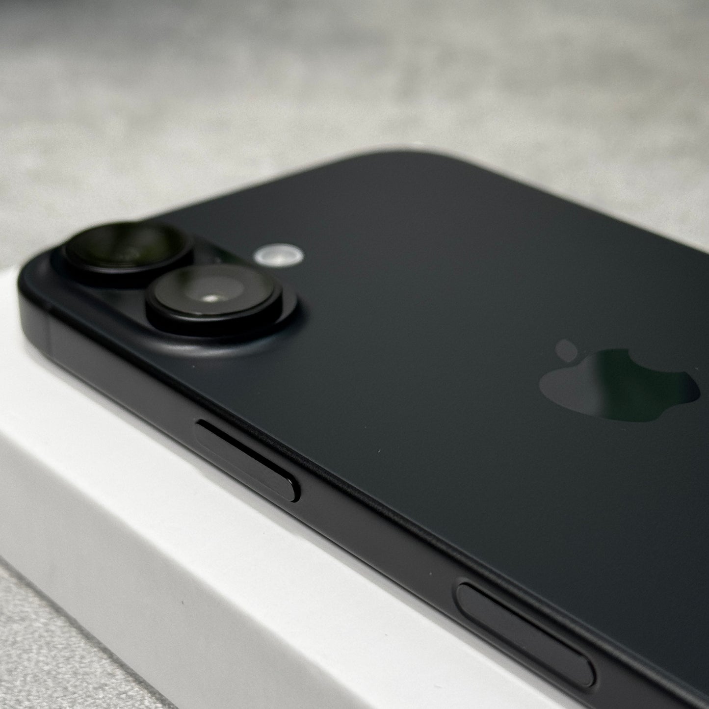Apple iPhone 16 Black (Unlocked)