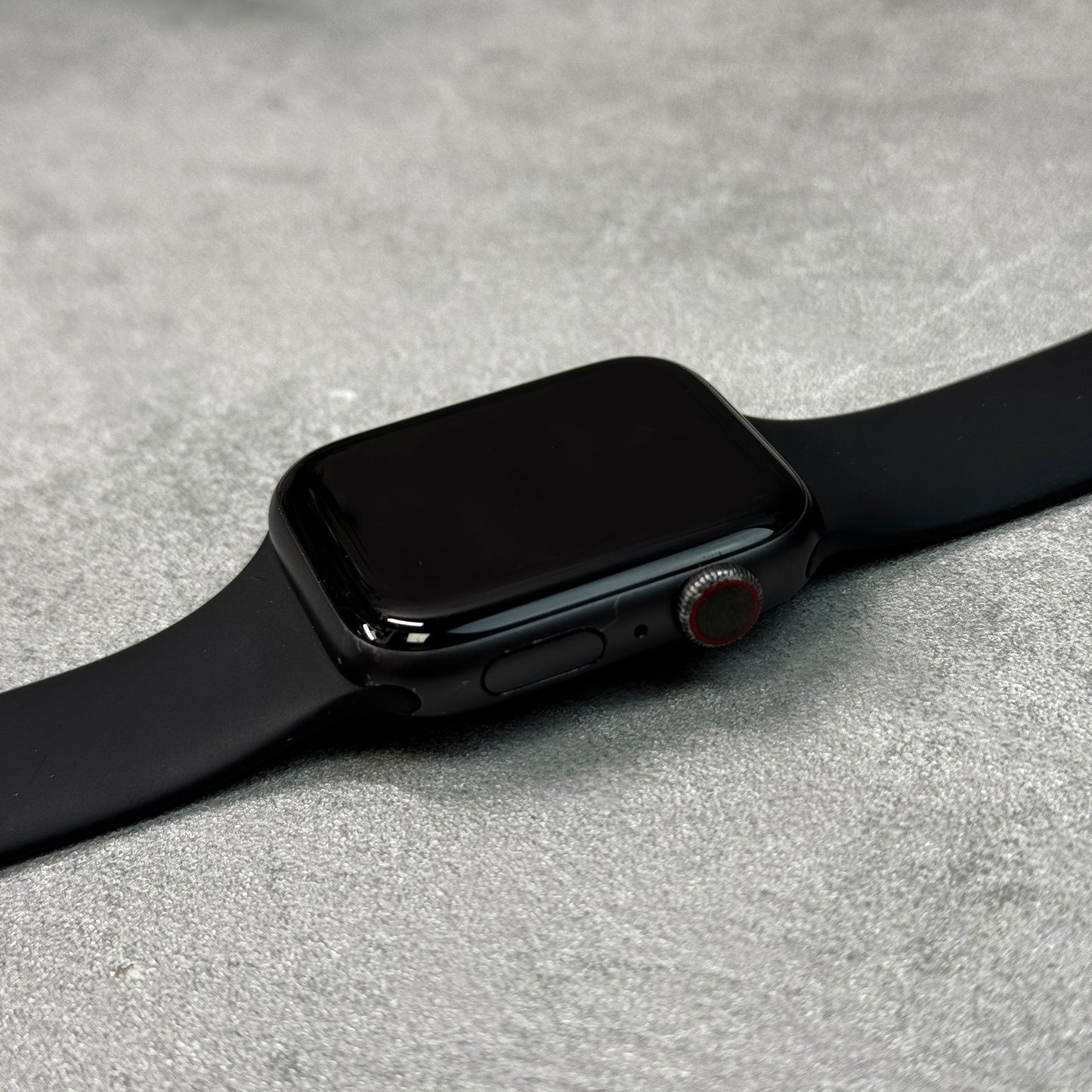 Apple Watch Series 5 44mm GPS + Cellular 32GB Black