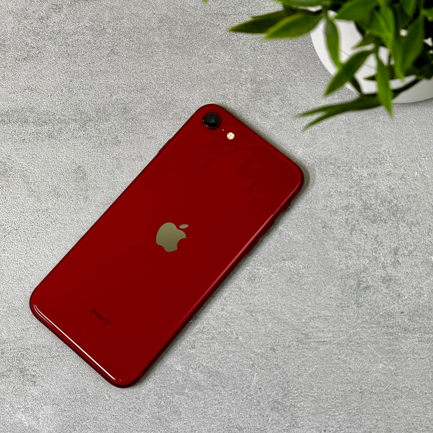 Apple iPhone SE 2022 (3rd Gen) Red