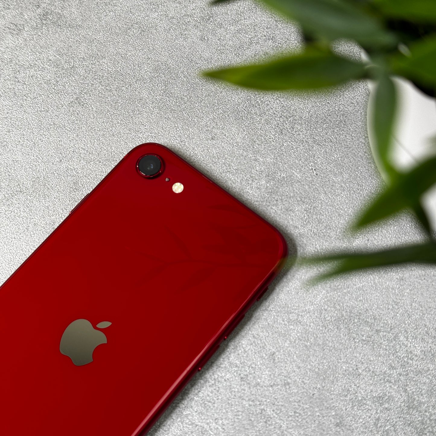 Apple iPhone SE 2022 (3rd Gen) Red