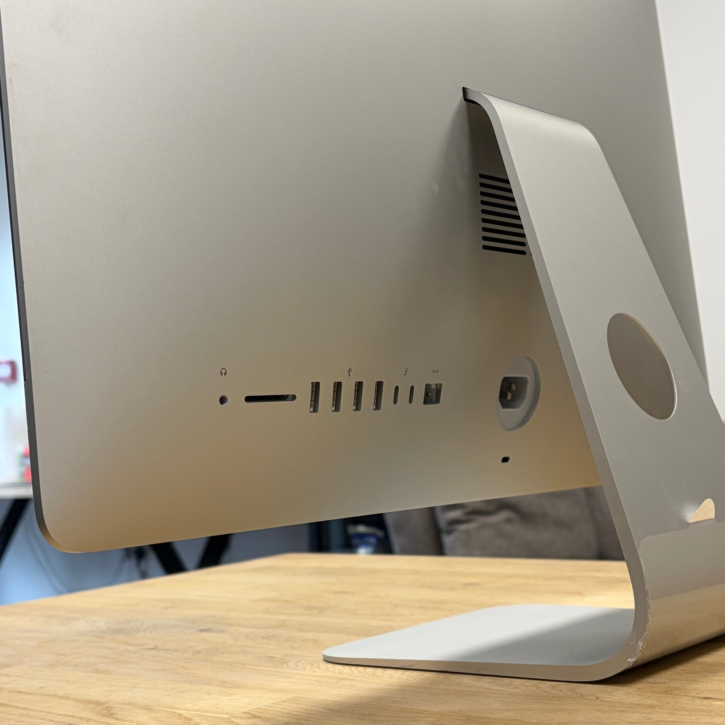 Apple iMac 21.5-inch Retina 4K 2019 (Magic Keyboard + Wireless Mouse Inc)