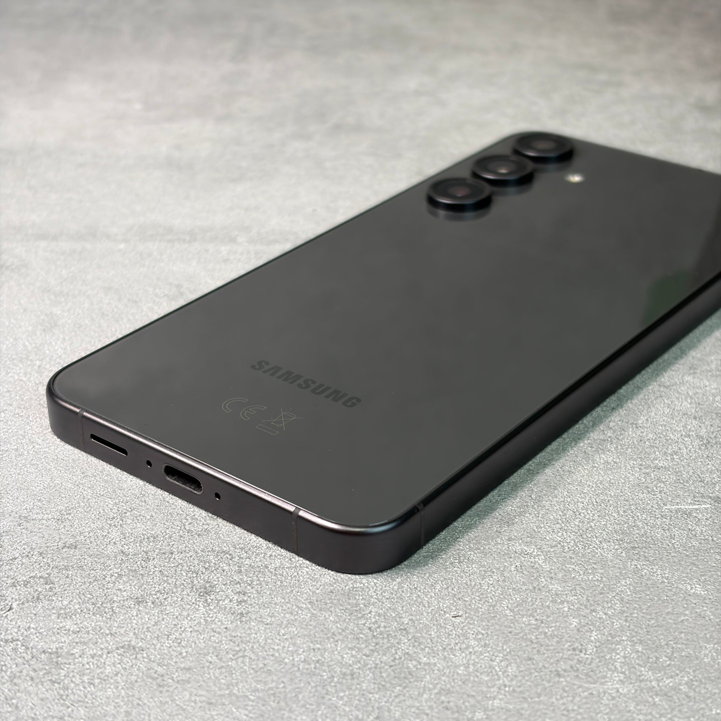 Samsung Galaxy S24 FE 5G Graphite (Unlocked)