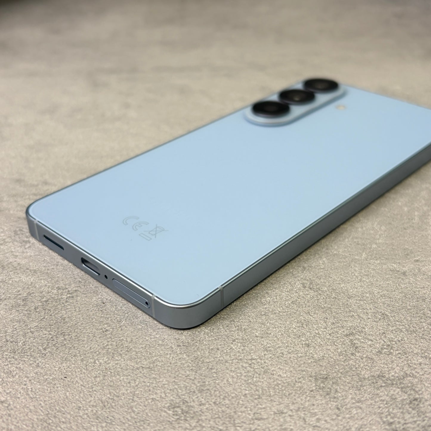 Samsung Galaxy S26 Sky Blue (Unlocked)