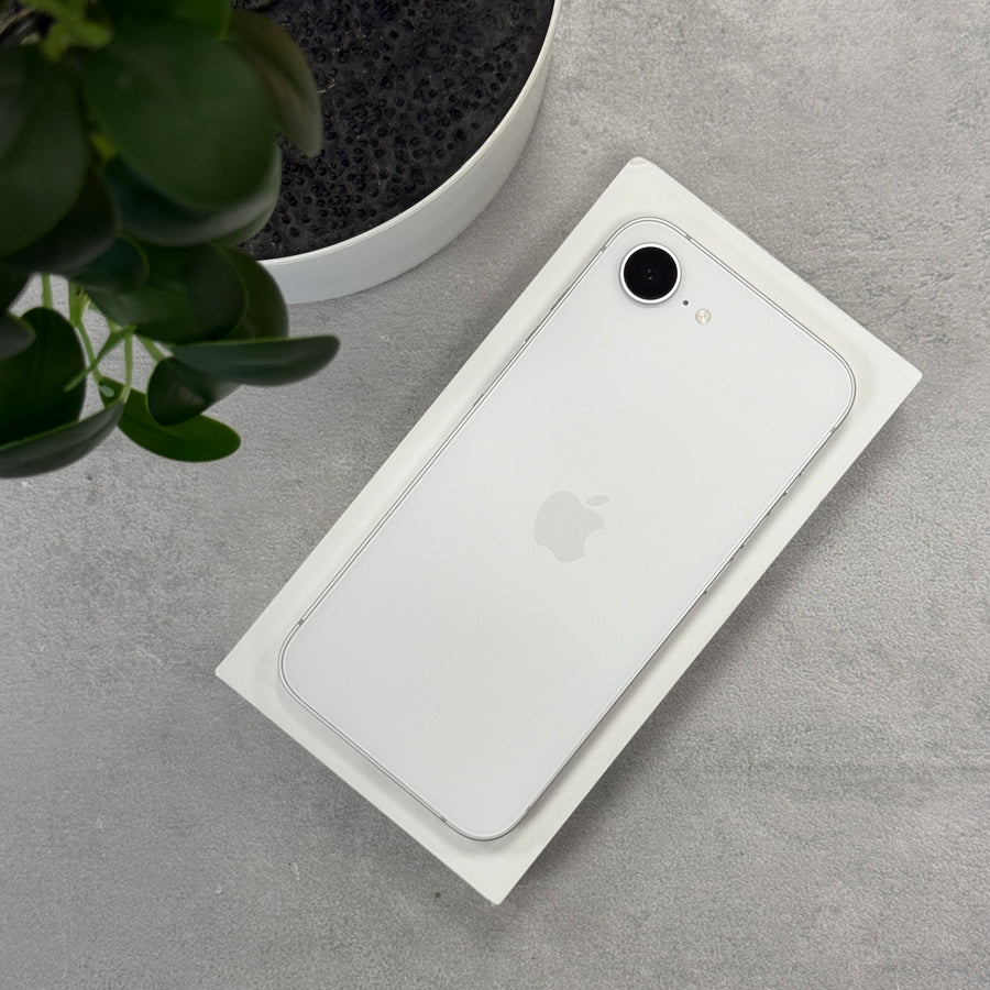 Apple iPhone 16e White (Unlocked)