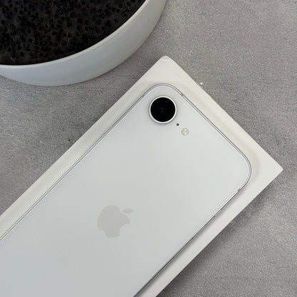 Apple iPhone 16e White (Unlocked)