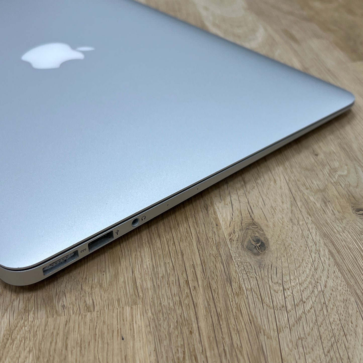 Apple MacBook Air 13-Inch, 128GB, 8GB, 2017 (A1466)