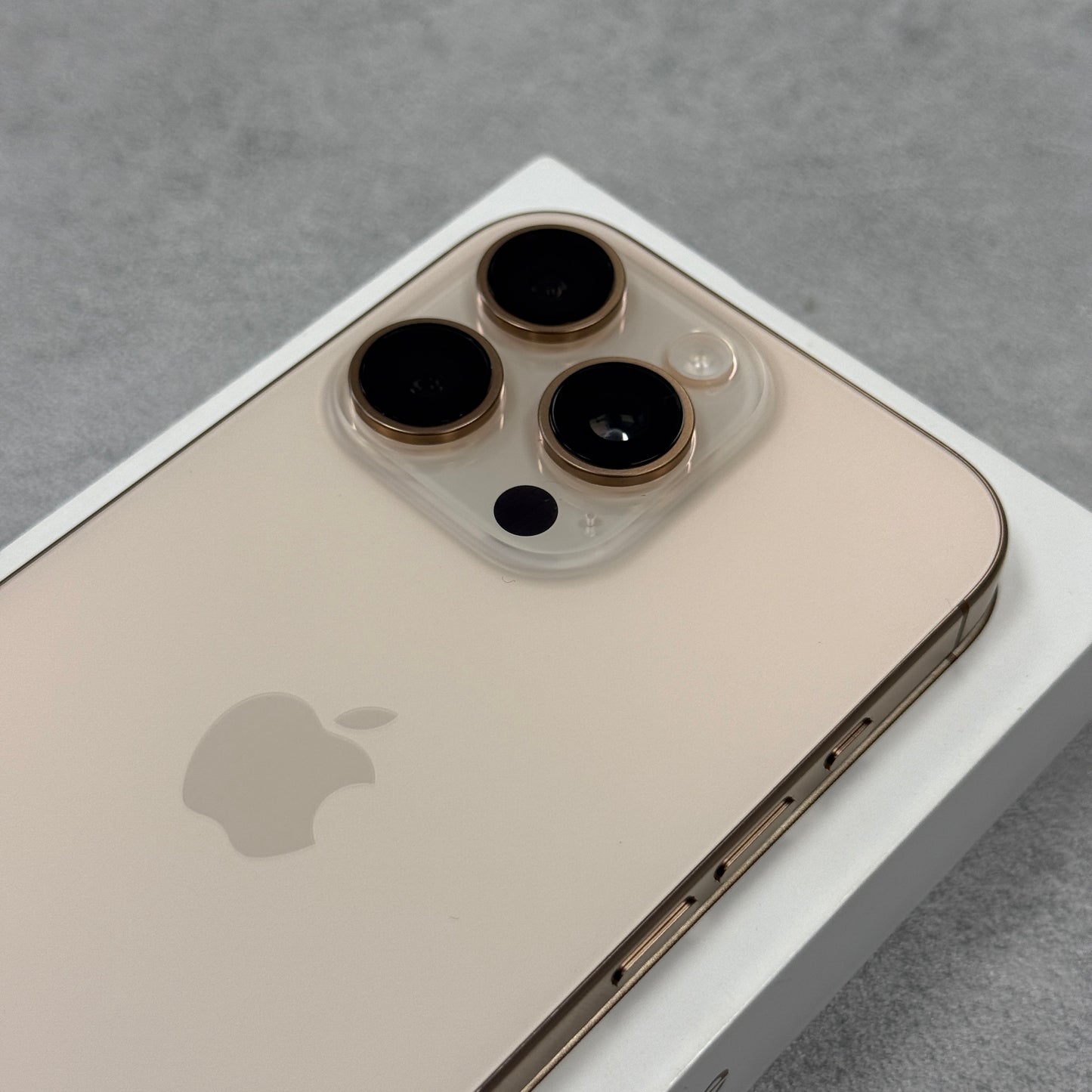 Apple iPhone 16 Pro Desert Titanium (Unlocked)