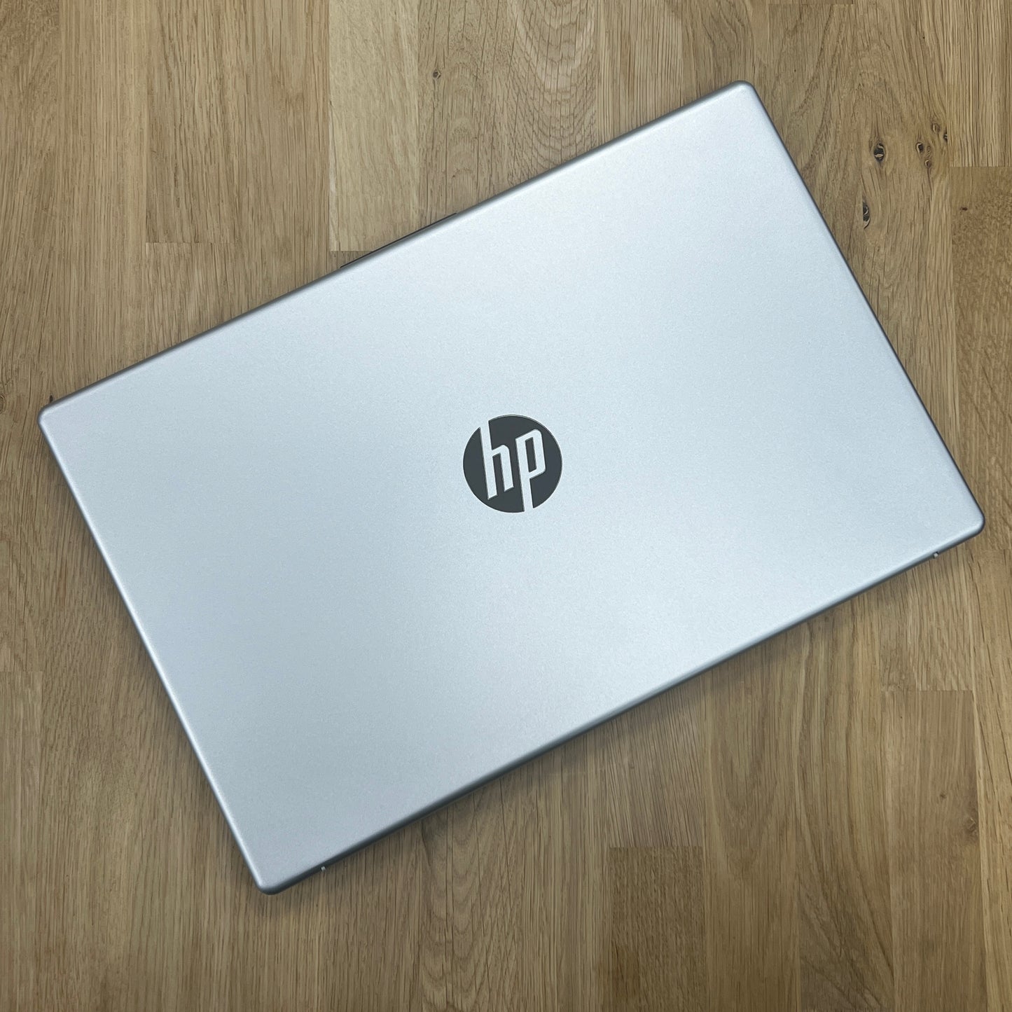 HP 15.6 Laptop – AMD Ryzen 5 / 16GB RAM / 512GB SSD / Radeon Graphics – Windows 11