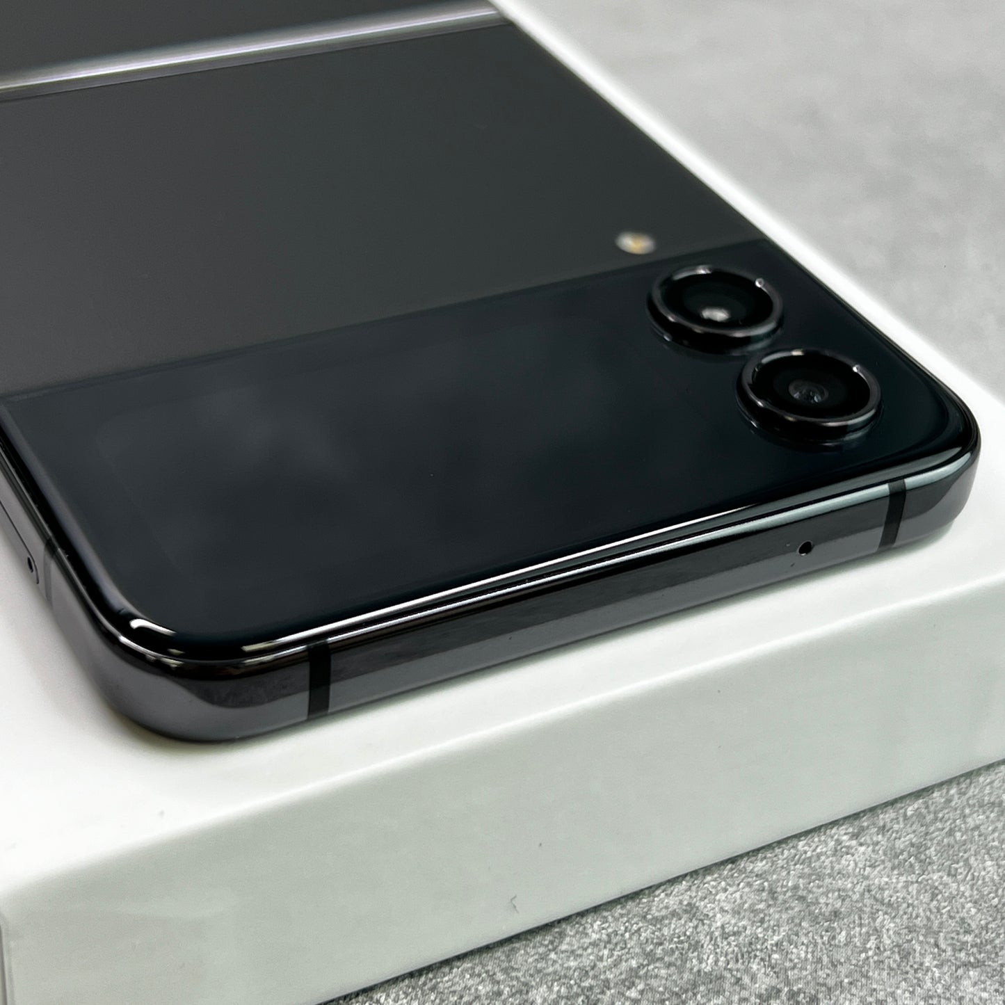 Samsung Galaxy Z Flip4 Grey